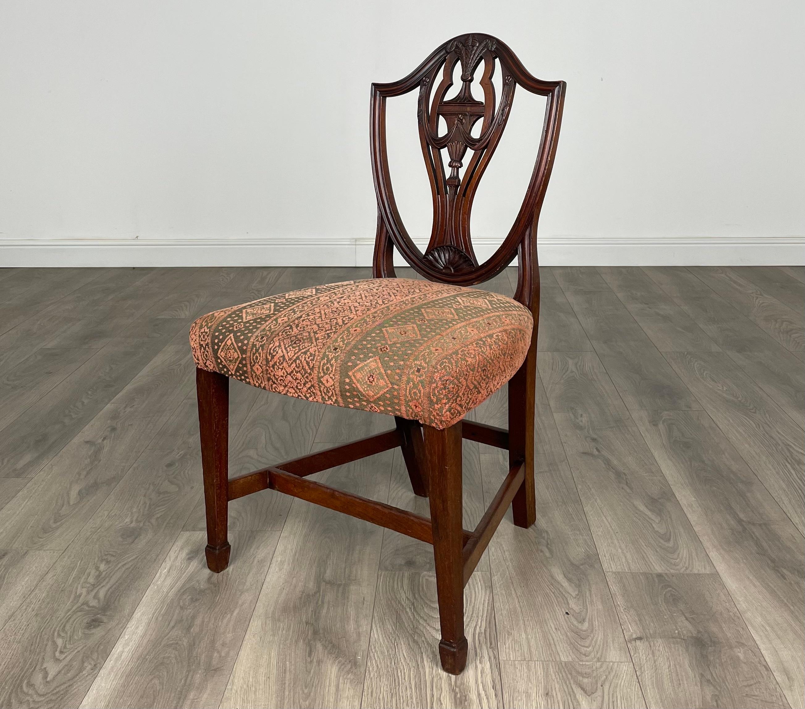 Antique 18th Century Set Of 8 Shield Back Dining Chairs ( REF AF-3114 ) In Good Condition For Sale In Ledbury, GB