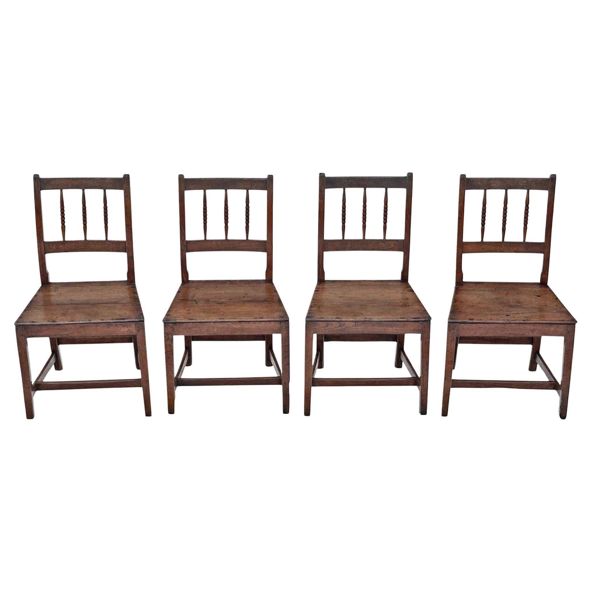 Antiguo Juego de Cuatro Sillas de Comedor de Roble del Siglo XVIII - Asientos de Gran Calidad