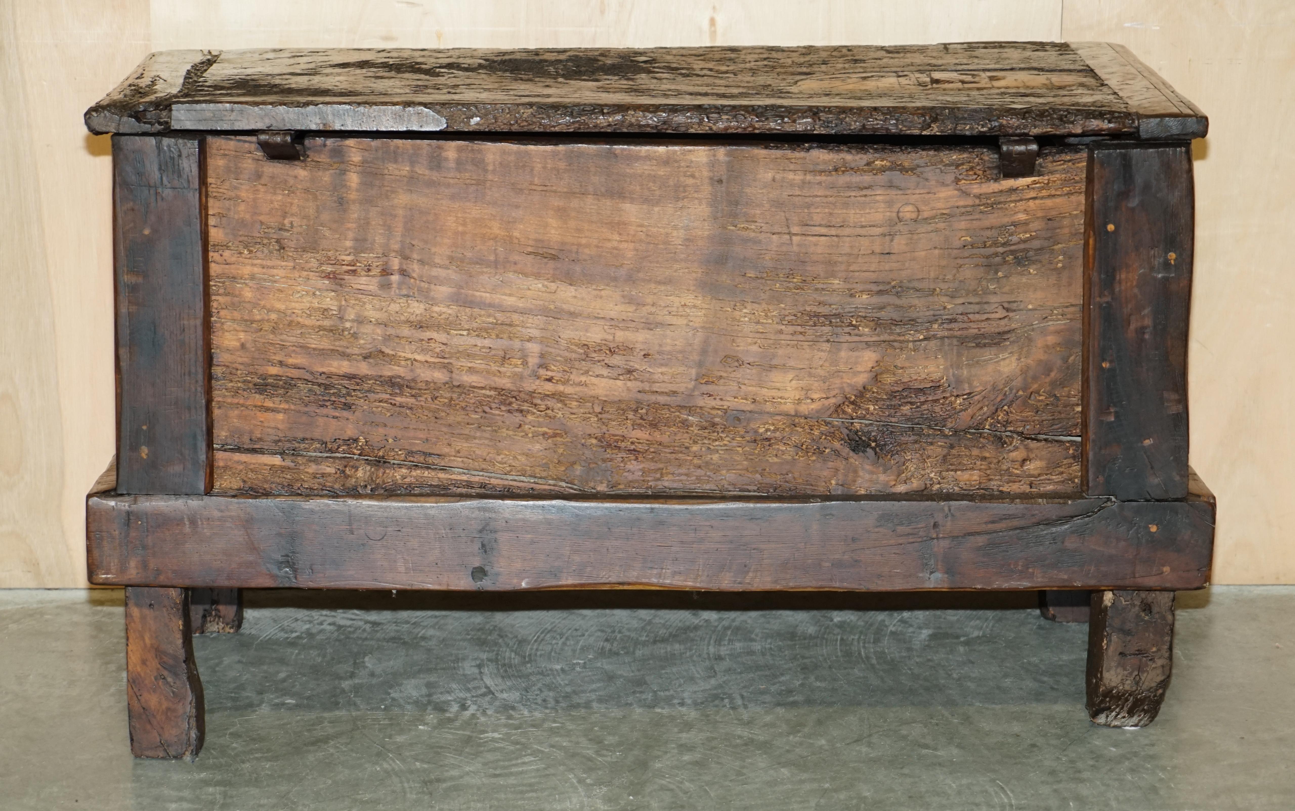ANTiQUE 18TH CENTURY SIX PLANK HEAVILY BURRED CHESTNUT WOOD TRUNK CHEST For Sale 10