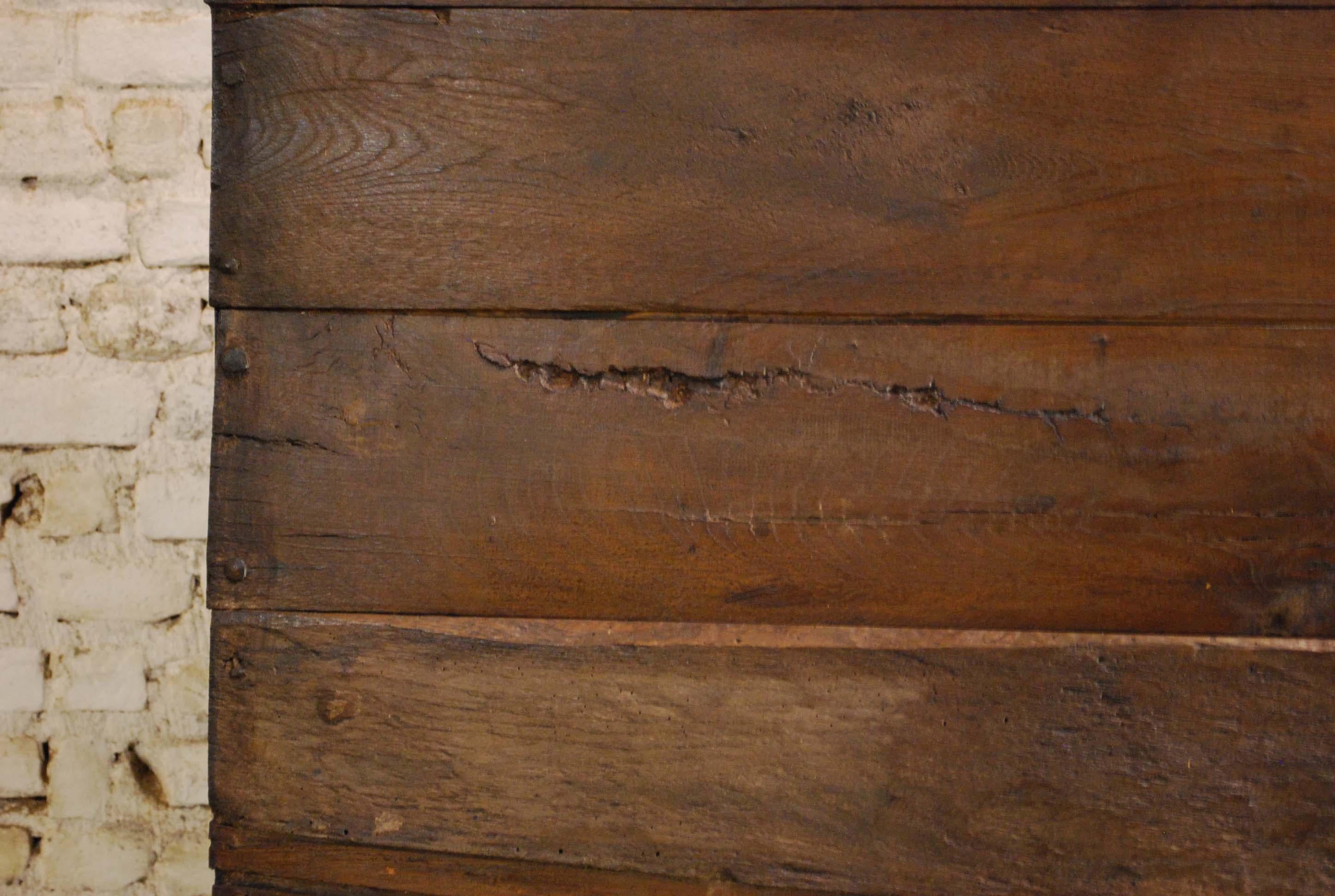 Antiker spanischer Vitrinenschrank aus massivem Eichenholz, 18. Jahrhundert im Angebot 6