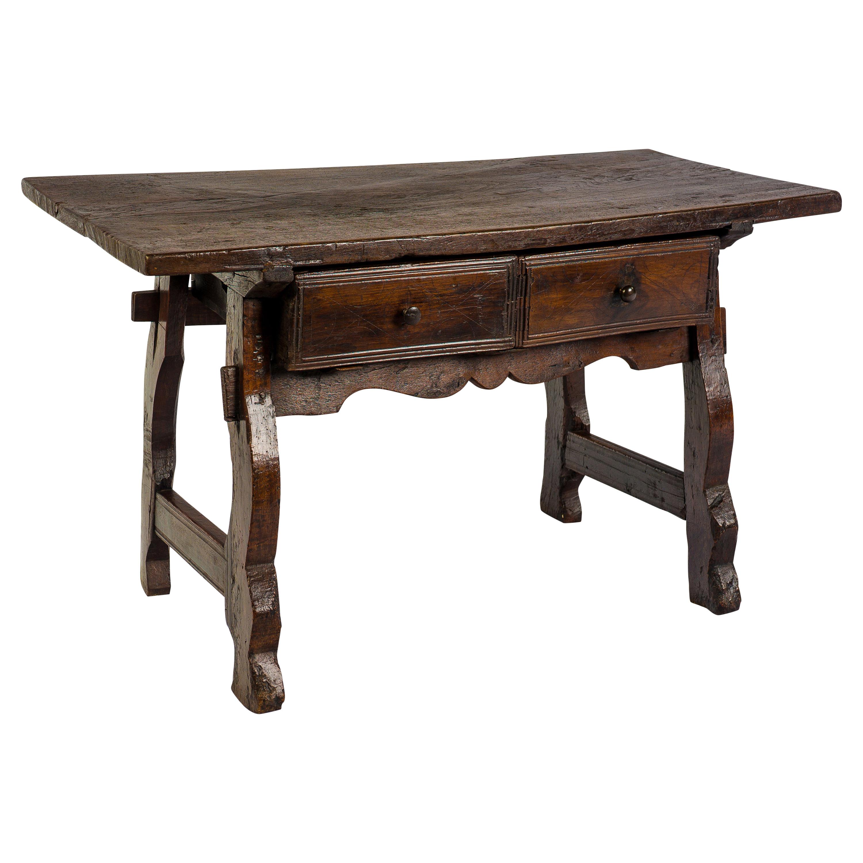 Ancienne table de bureau ou d'appoint baroque espagnole du 18ème siècle en châtaignier
