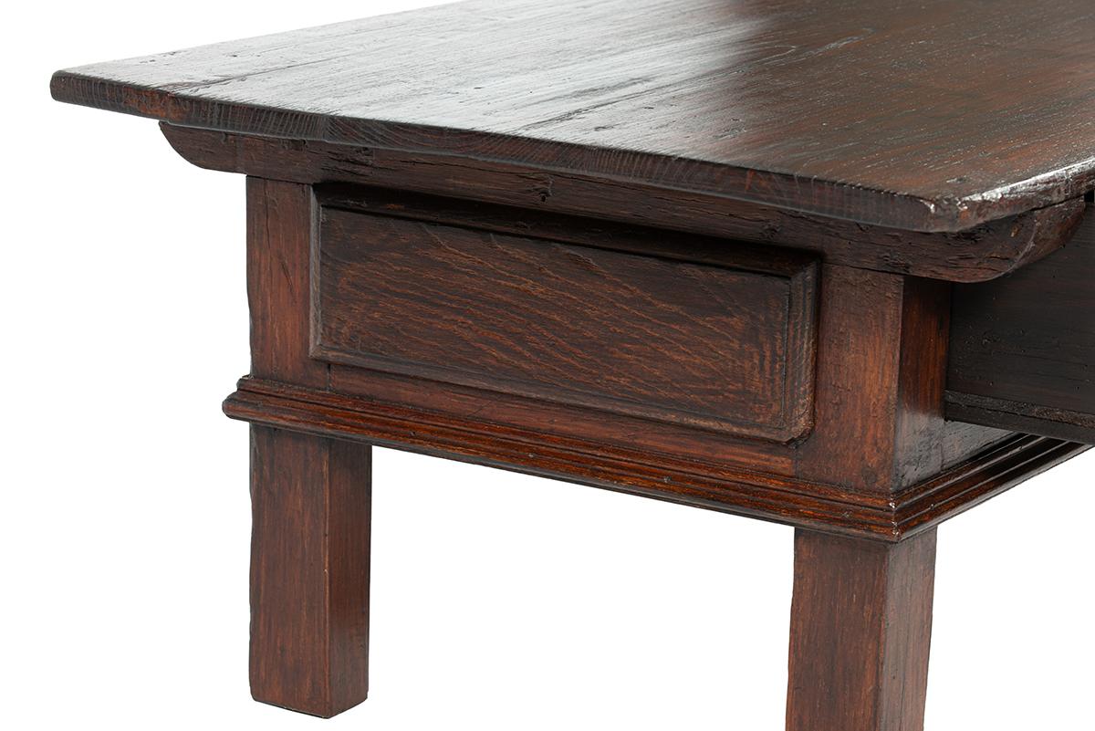 Antique 18th century Spanish Baroque warm brown chestnut 3-drawer coffee table For Sale 6