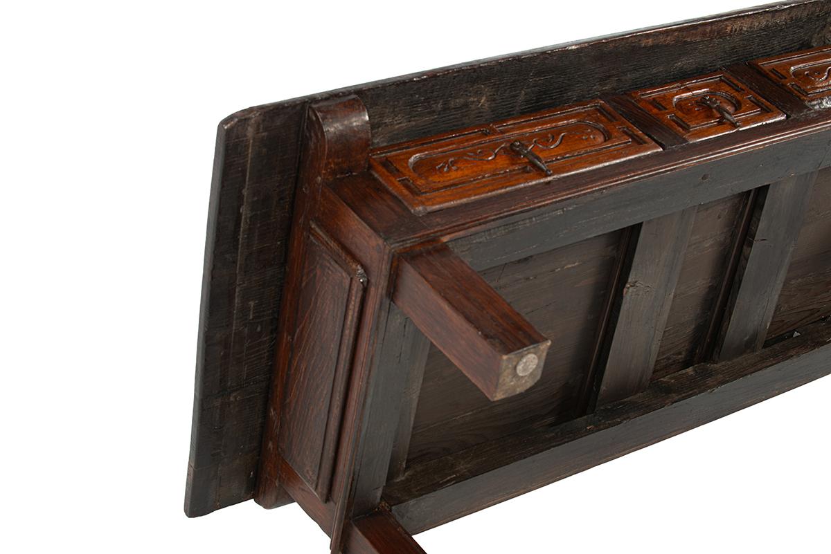 Antique 18th century Spanish Baroque warm brown chestnut 3-drawer coffee table For Sale 2