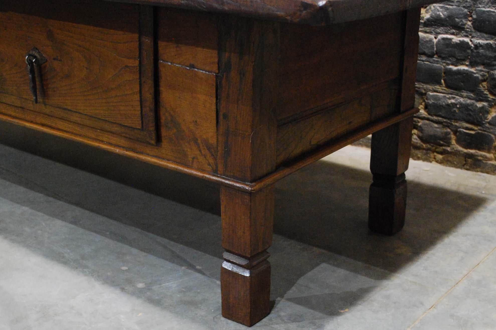 Antique 18th Century Spanish Coffee Table in Solid Chestnut Wood 2