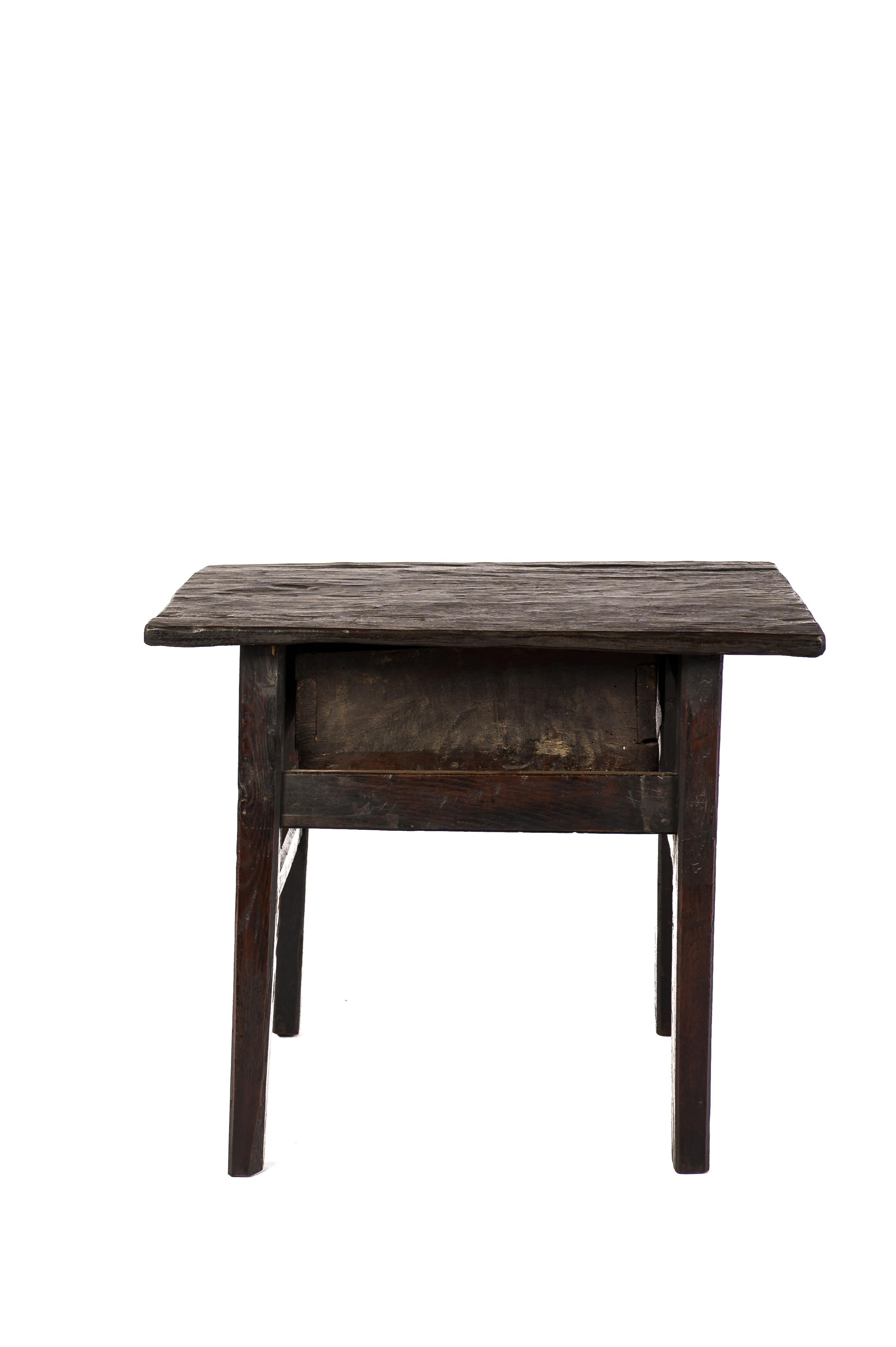Antique 18th Century Spanish Provincial Chestnut Side Table or Tavern Table In Good Condition In Casteren, NL