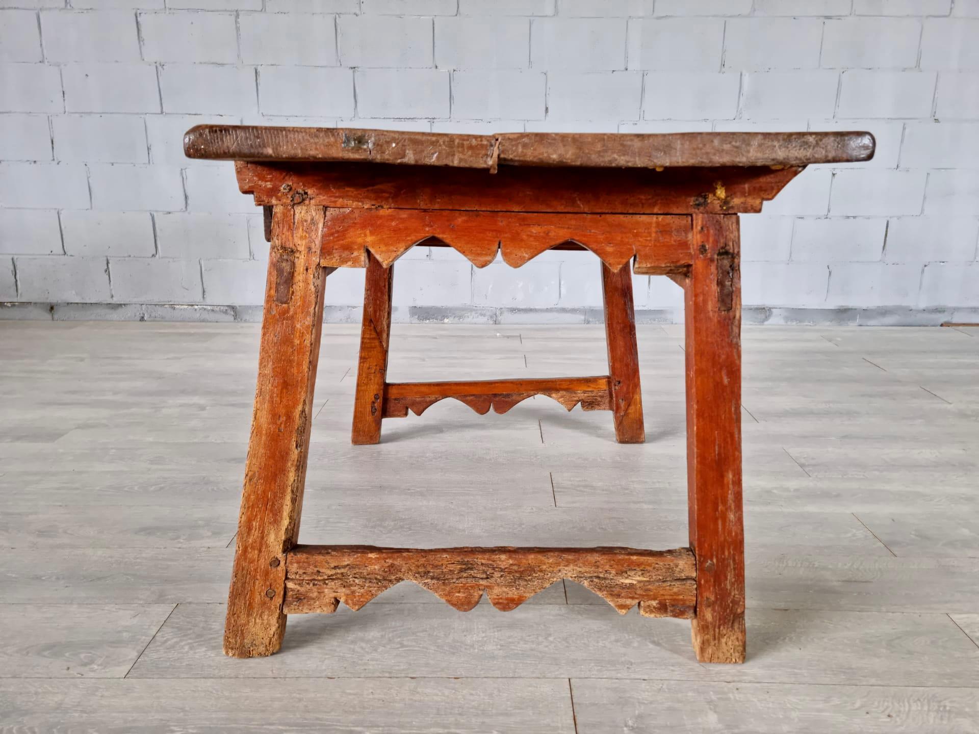 Antique 18th Century Spanish Walnut Desk or Small Table For Sale 5