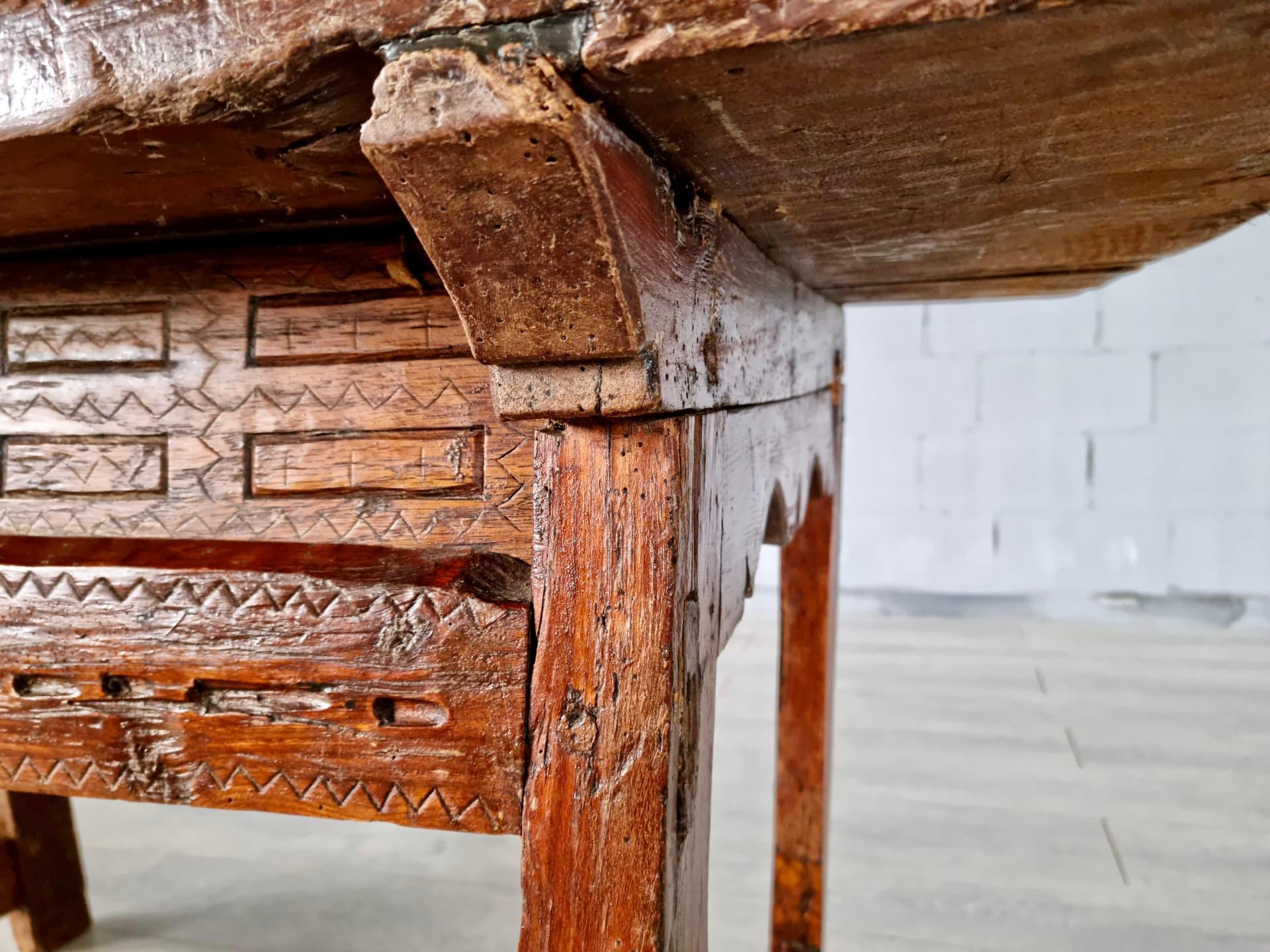 Bureau ou petite table espagnole ancienne du 18ème siècle en vente 5