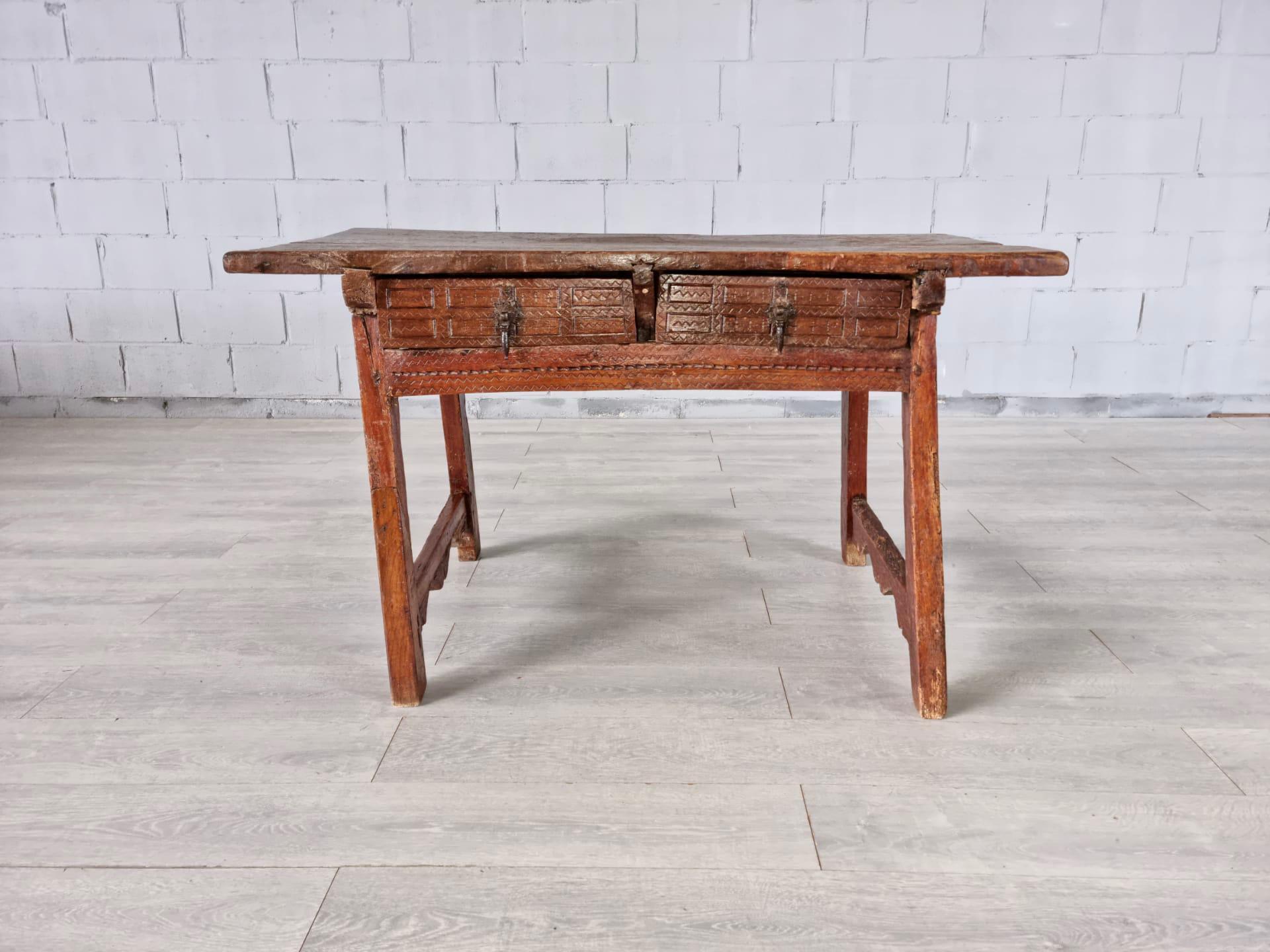 Antique 18th Century Spanish Walnut Desk or Small Table In Fair Condition For Sale In Bridgeport, CT