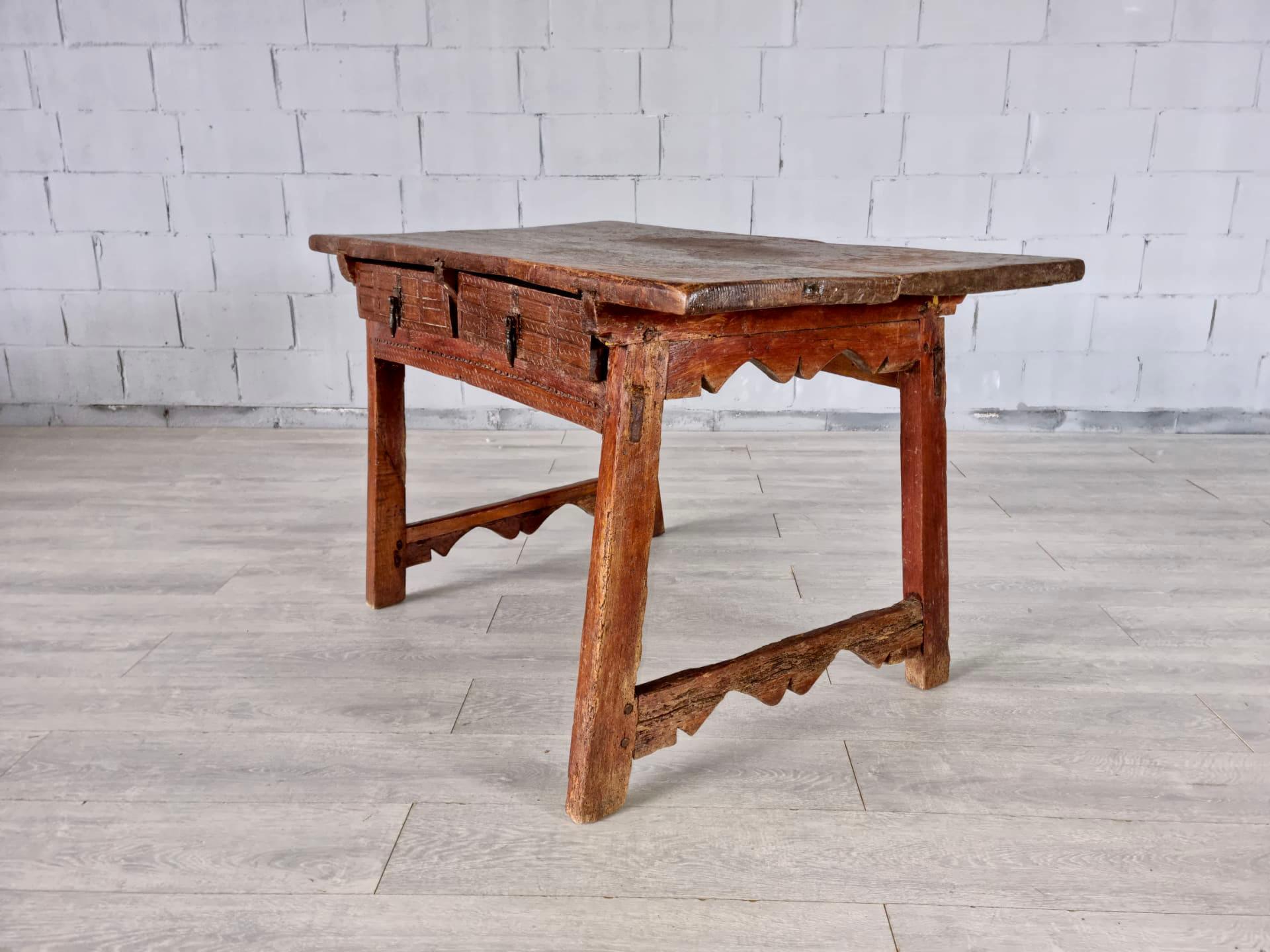 Antique 18th Century Spanish Walnut Desk or Small Table For Sale 2