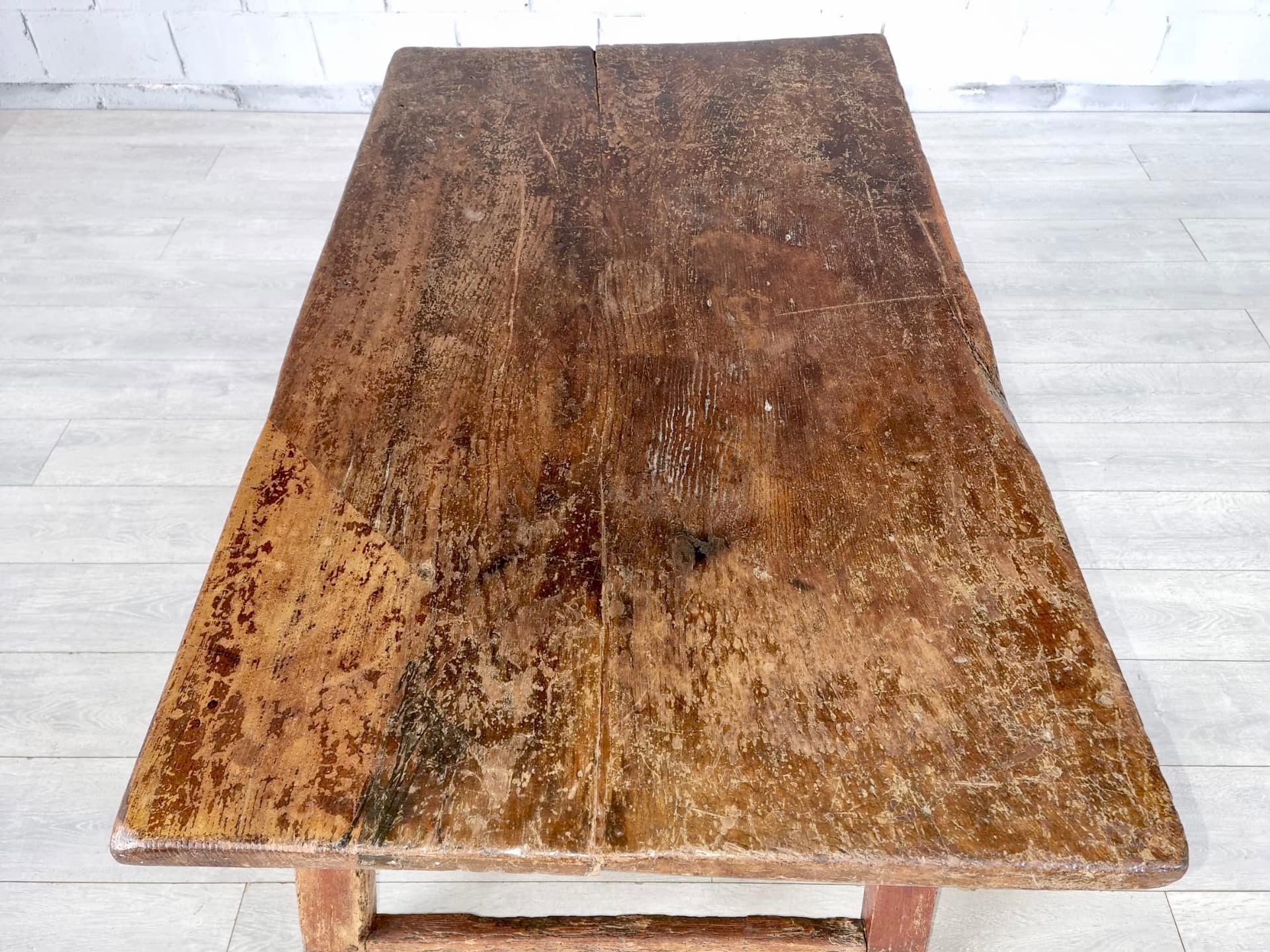 Bureau ou petite table espagnole ancienne du 18ème siècle en vente 2