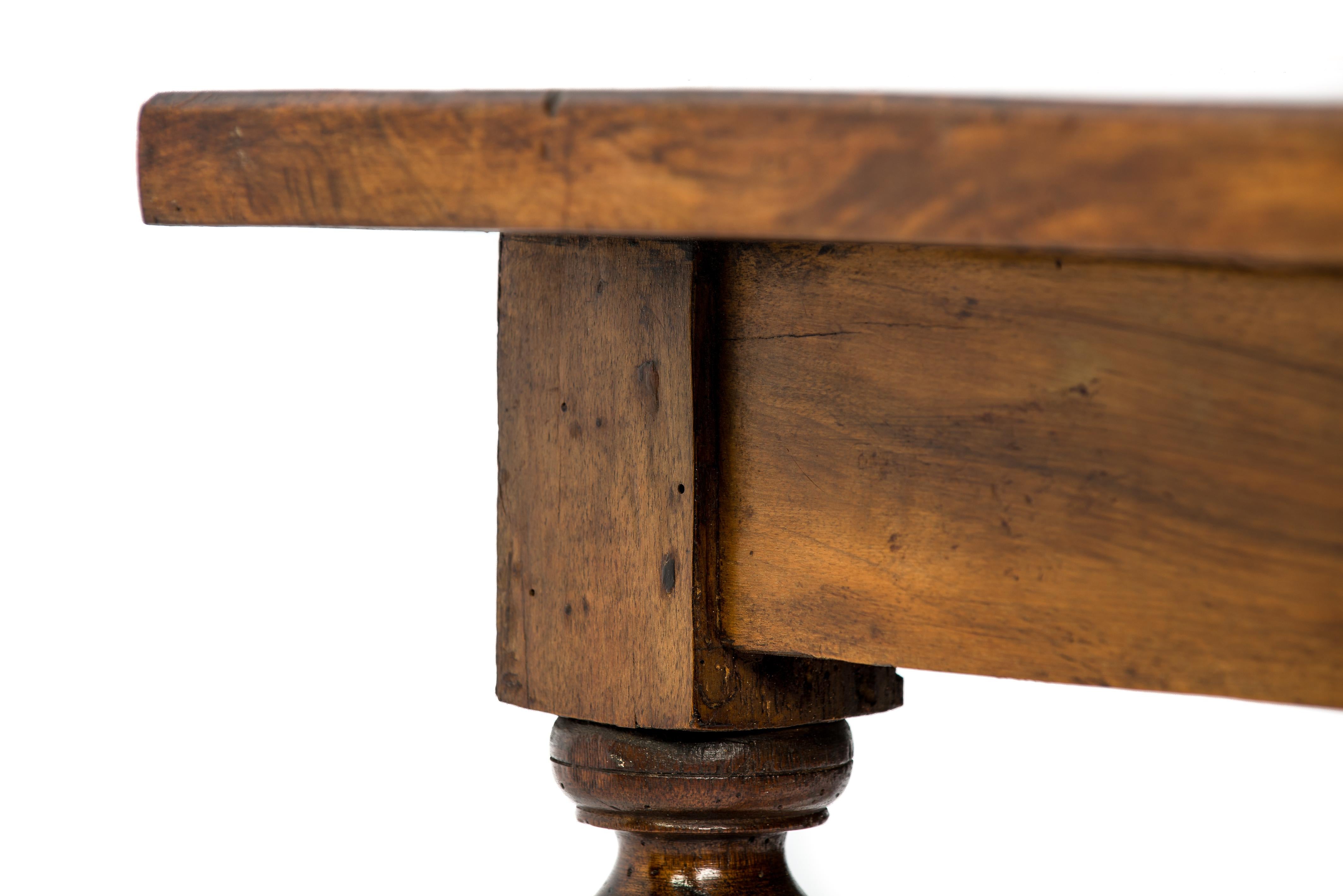 Antique 18th Century Spanish Walnut Wall Table or Side-Table with Turned Legs For Sale 6