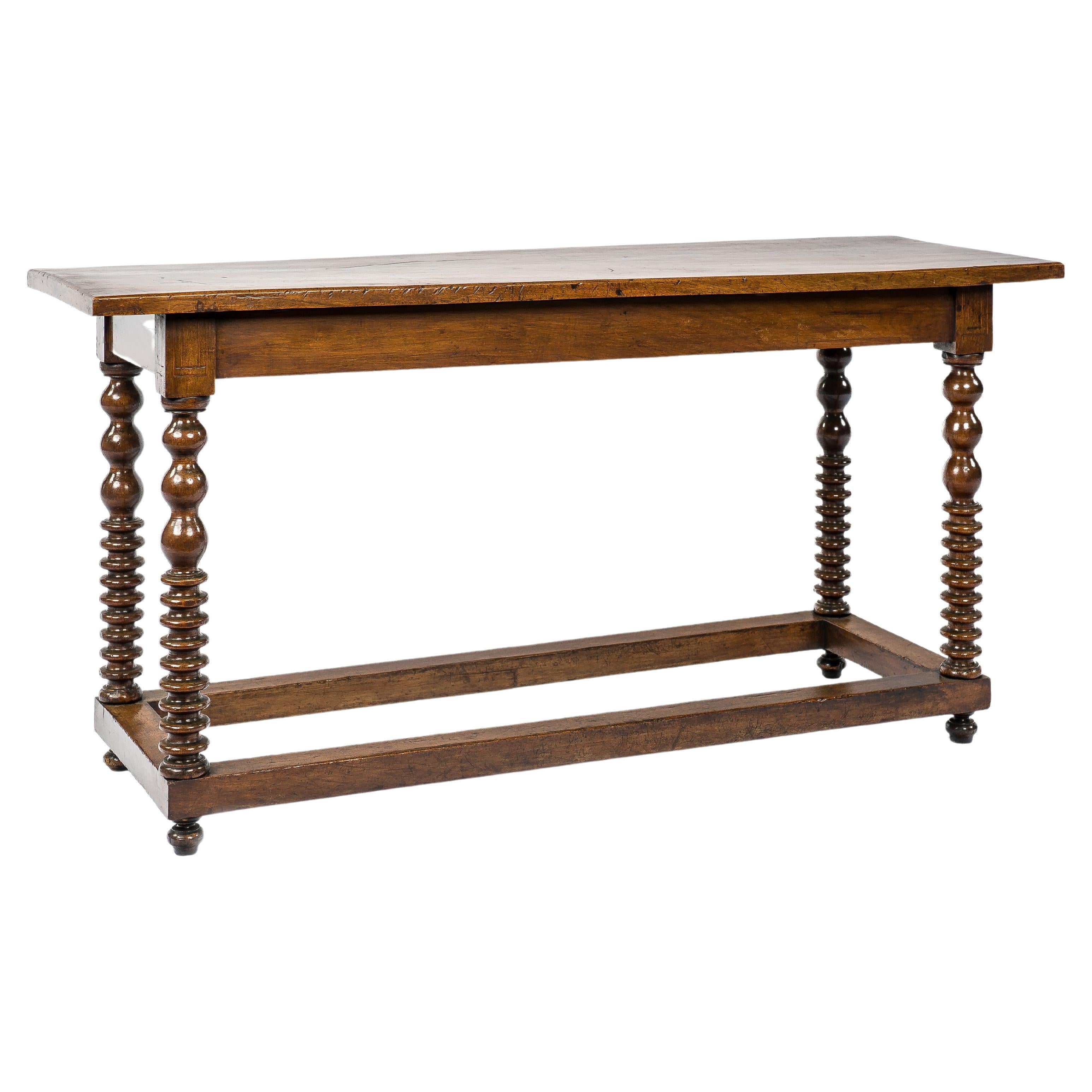Antiker spanischer Wandtisch oder Beistelltisch aus Nussbaumholz mit gedrechselten Beinen aus dem 18. Jahrhundert