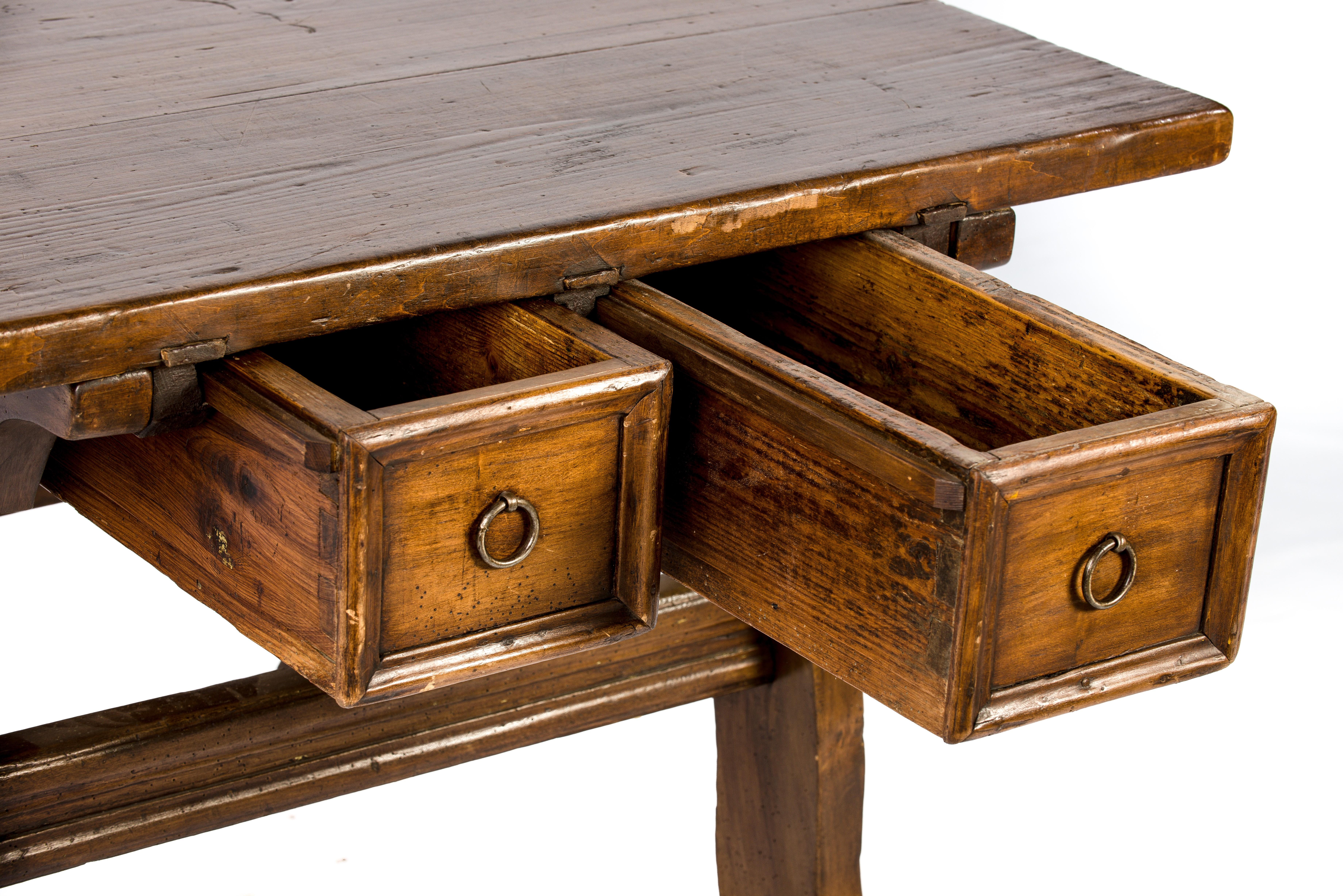 Table de banquier ou de marchand de la Renaissance suisse carrée du 18ème siècle en vente 9