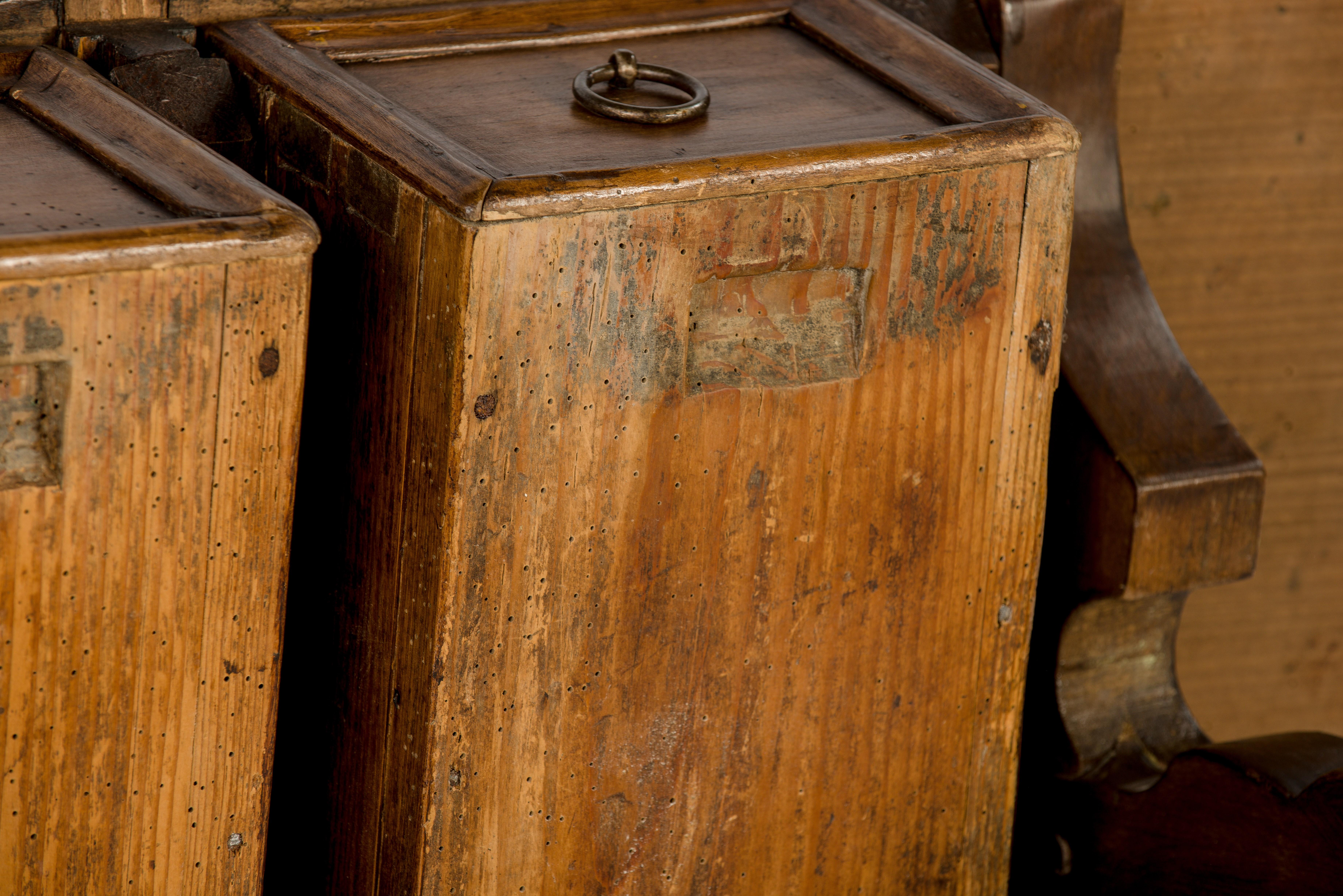 Antique 18th Century Square Walnut Swiss Renaissance Banker or Merchant Table In Good Condition For Sale In Casteren, NL