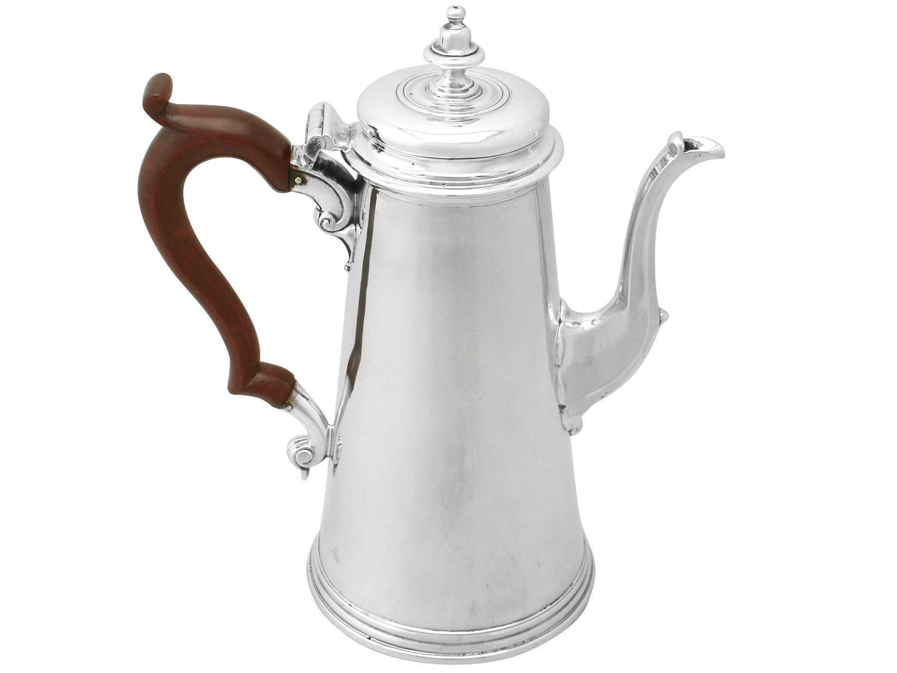 Antique 18th Century Sterling Silver Coffee Pot by Gabriel Sleath In Excellent Condition In Jesmond, Newcastle Upon Tyne