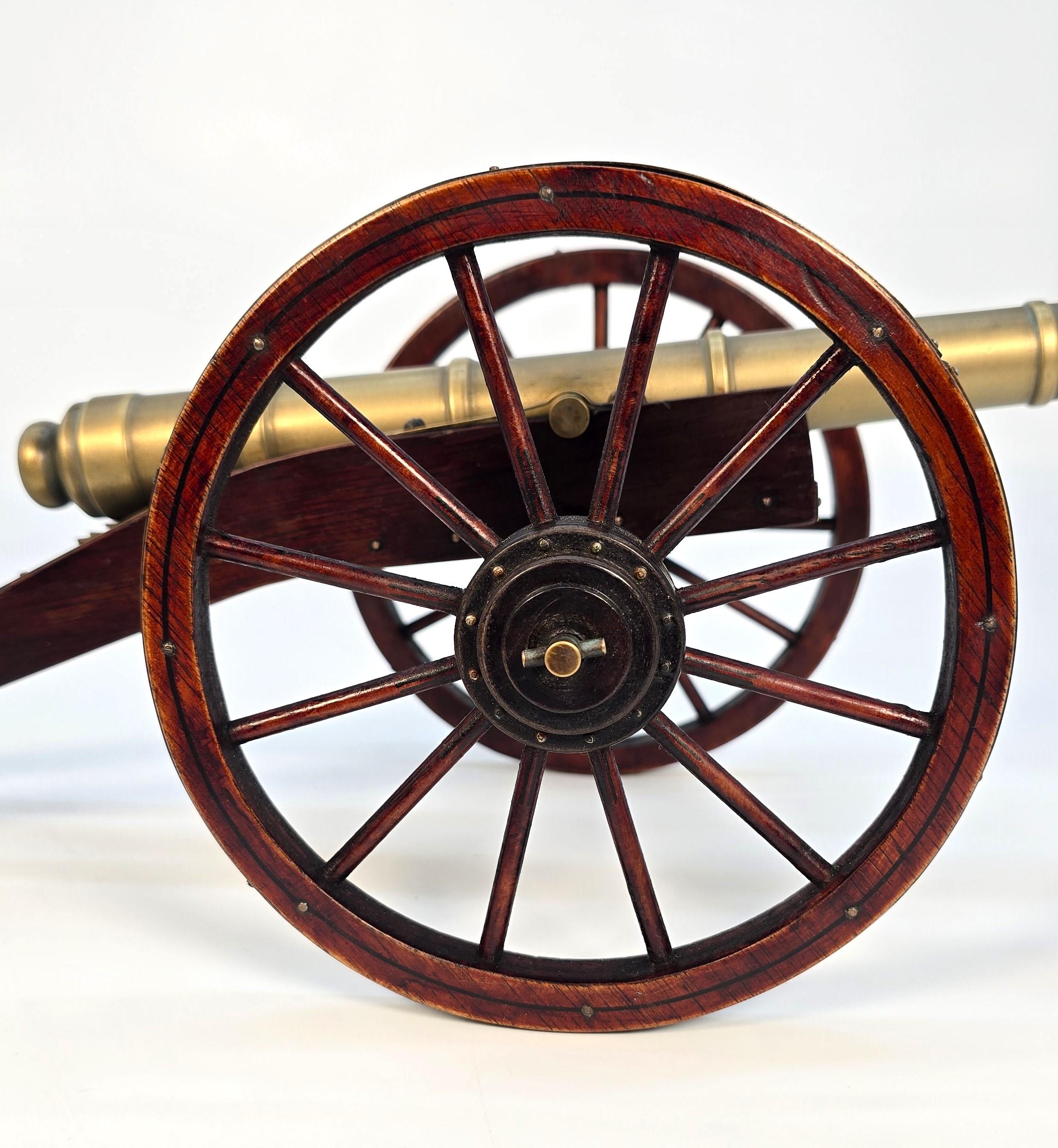 Paire de canons de bureau anciens de style 18ème siècle Anglais circa 1920 en vente 4