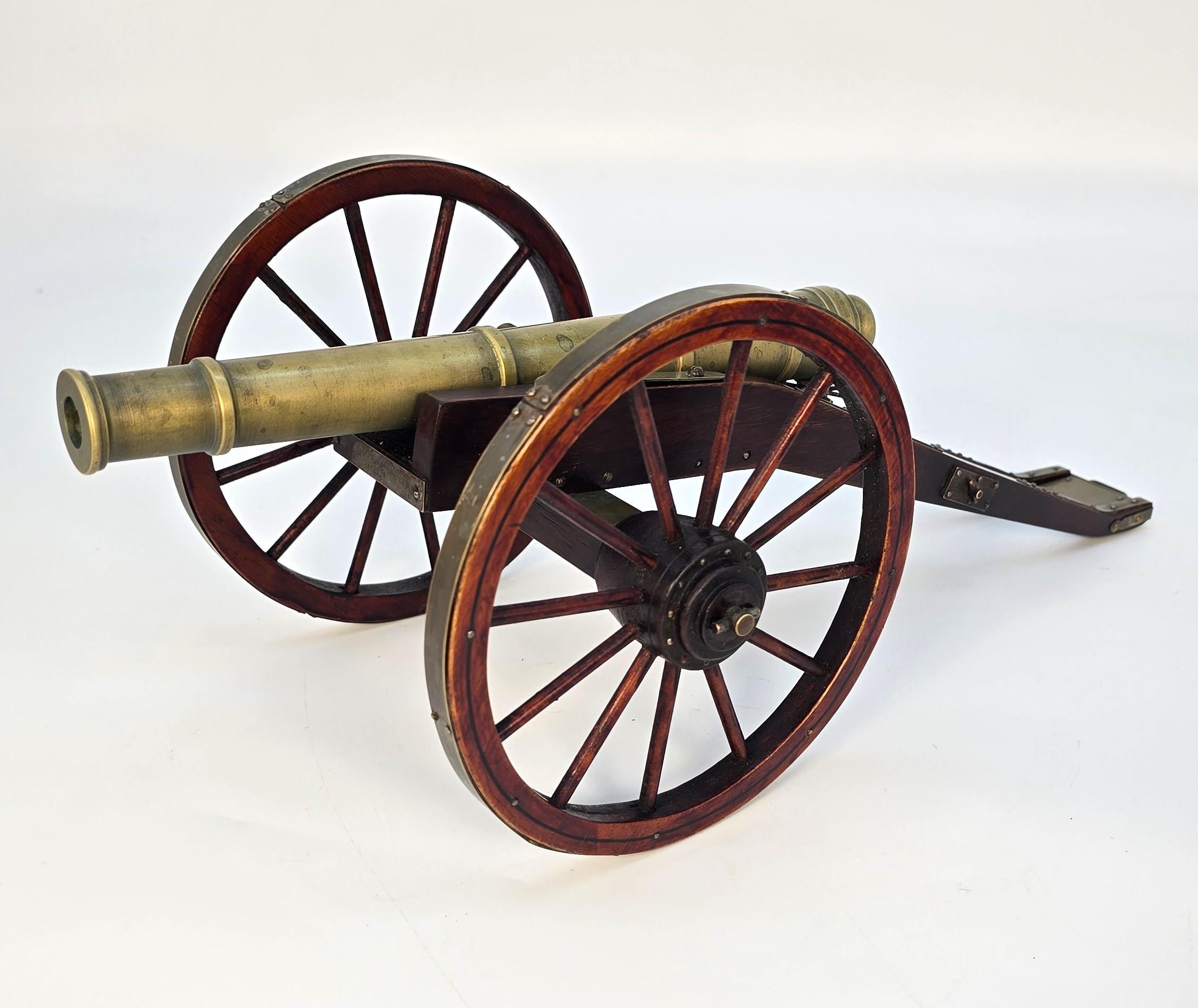 Paire de canons de bureau anciens de style 18ème siècle Anglais circa 1920 en vente 8