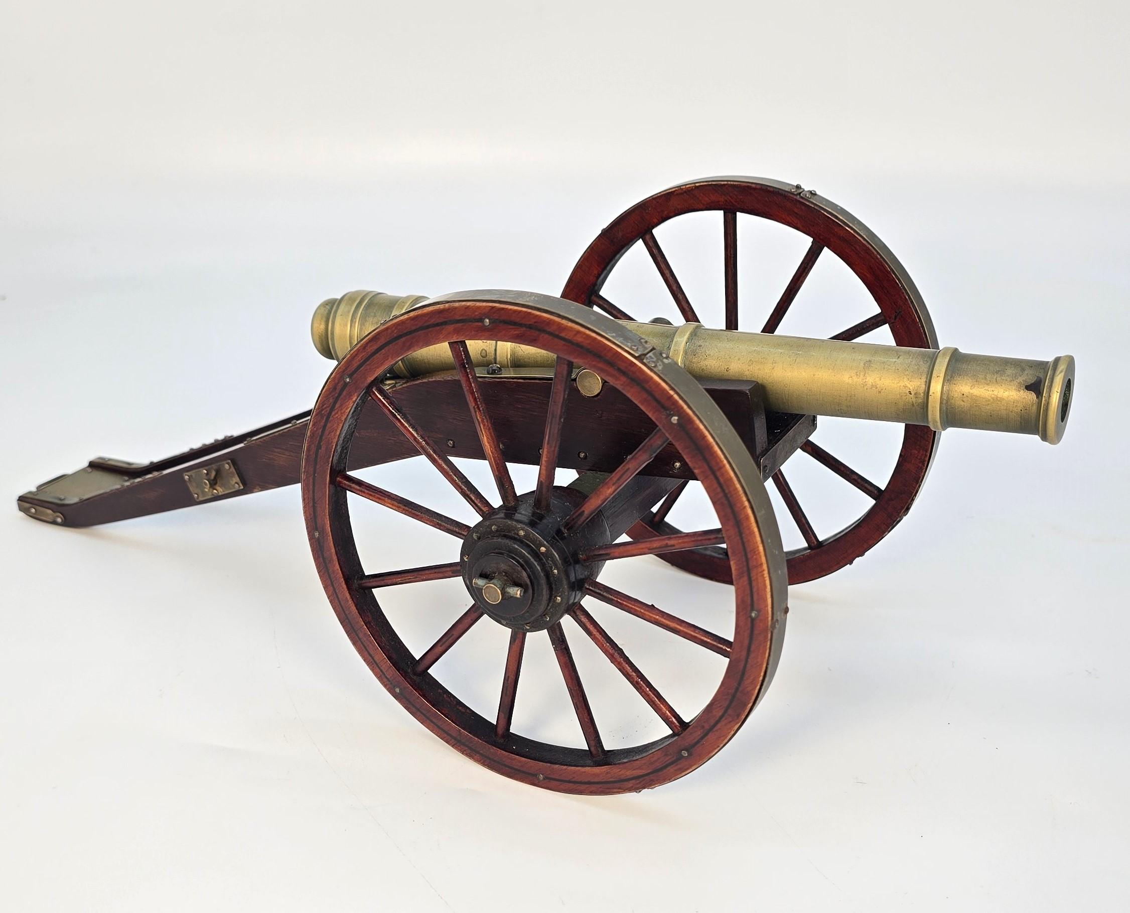 Paire de canons de bureau anciens de style 18ème siècle Anglais circa 1920 en vente 10