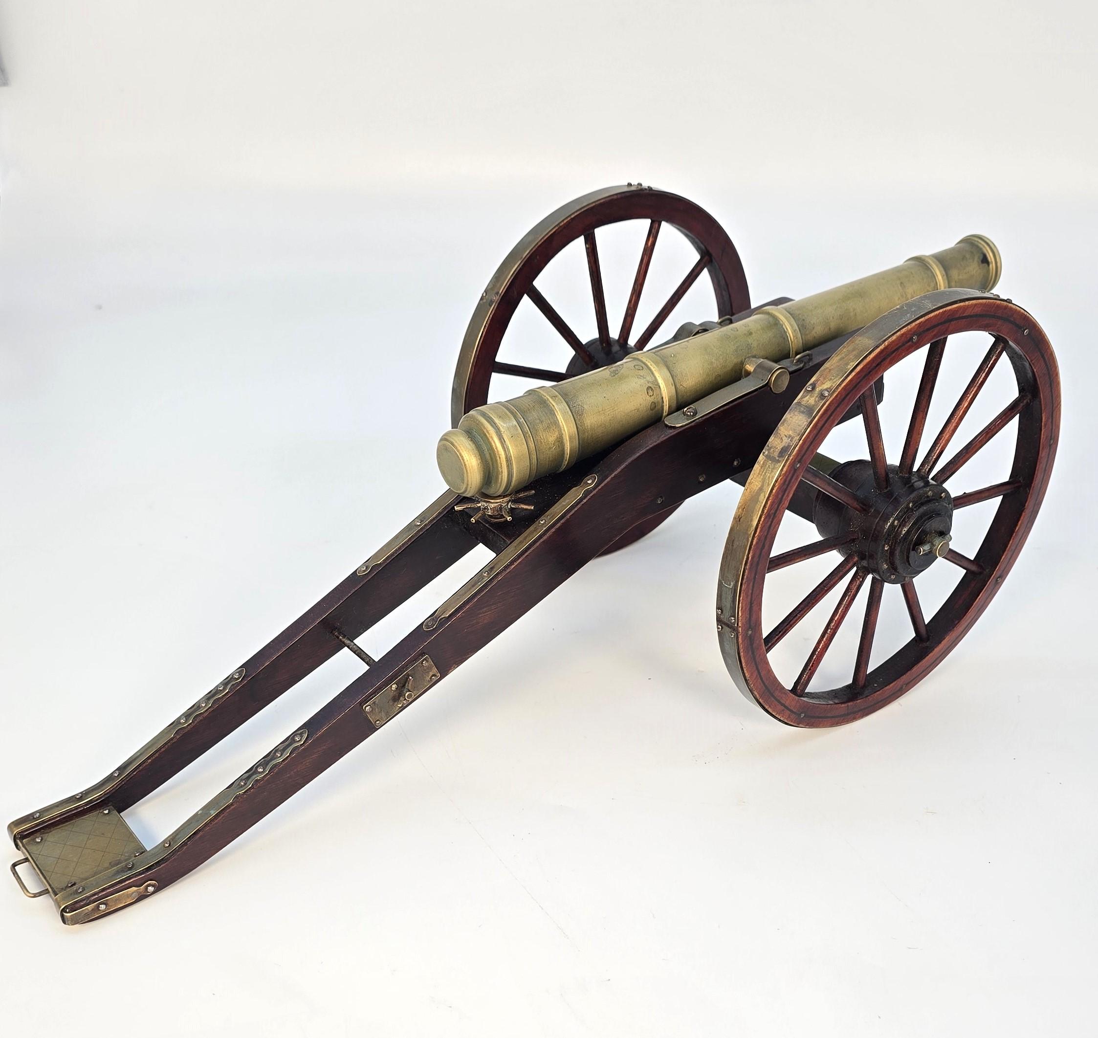 Paire de canons de bureau anciens de style 18ème siècle Anglais circa 1920 en vente 11
