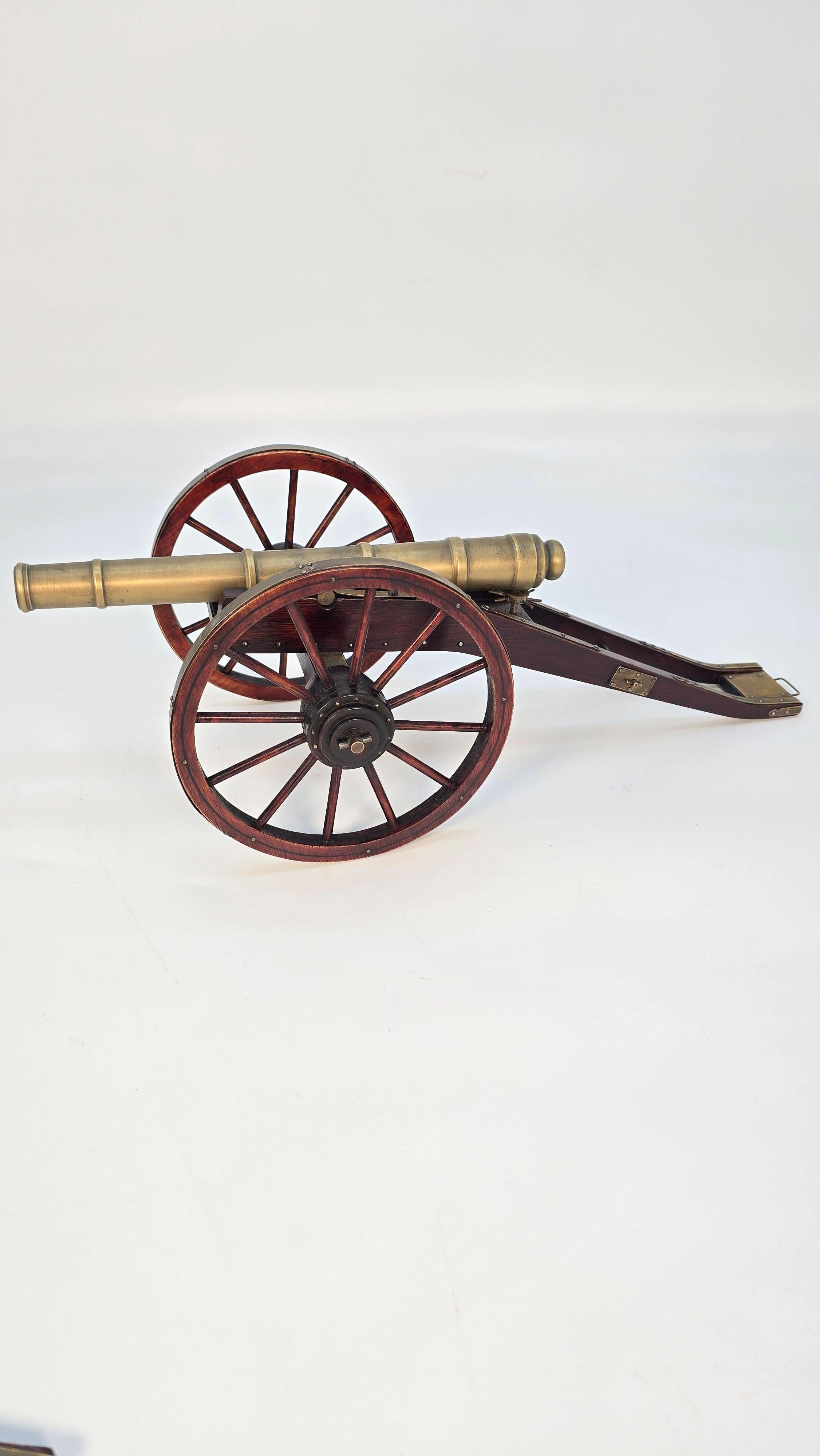 Paire de canons de bureau anciens de style 18ème siècle Anglais circa 1920 Bon état - En vente à Central England, GB