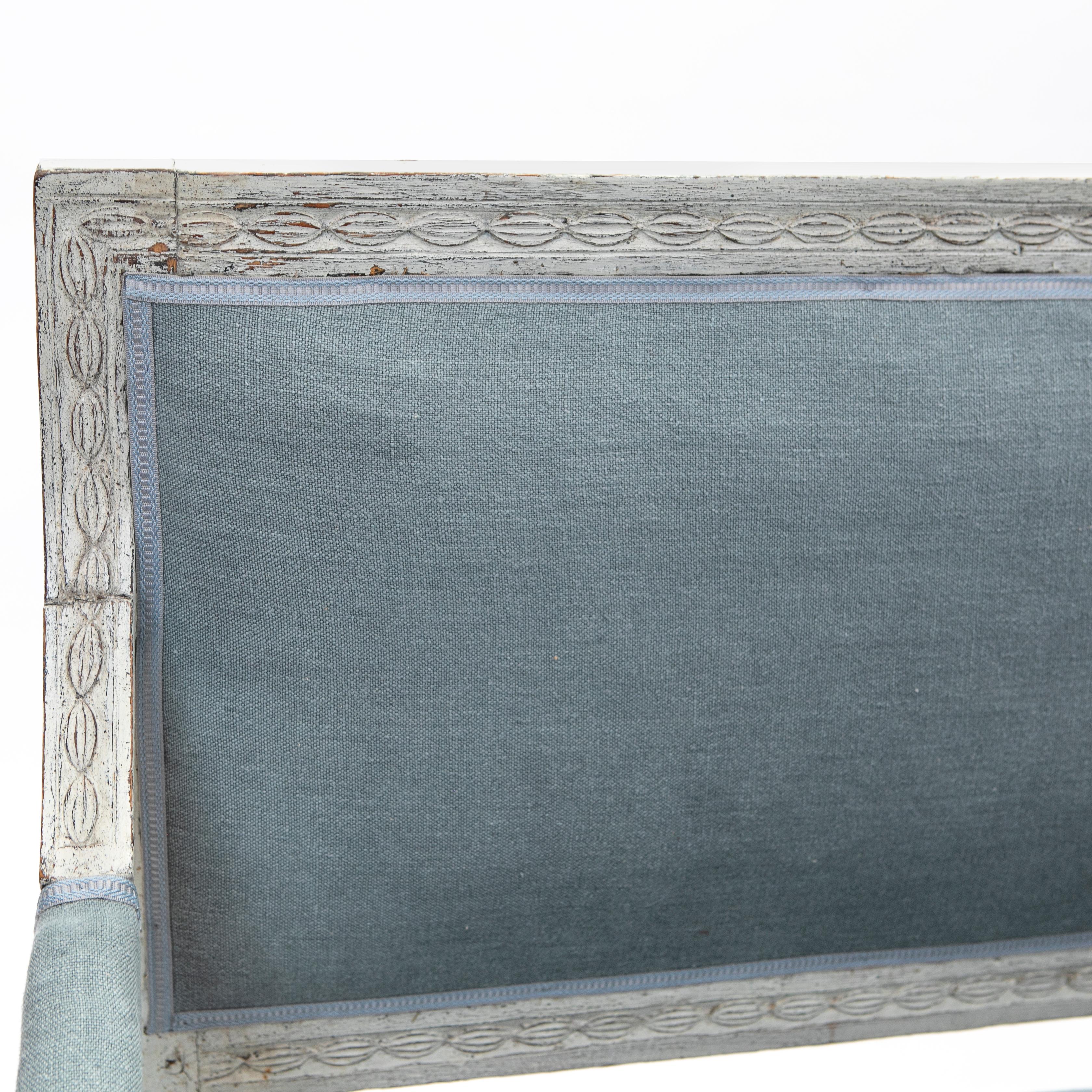 Swedish Gustavian White / Gray Painted Sofa Bench. Light Blue Fabric In Good Condition For Sale In Kastrup, DK