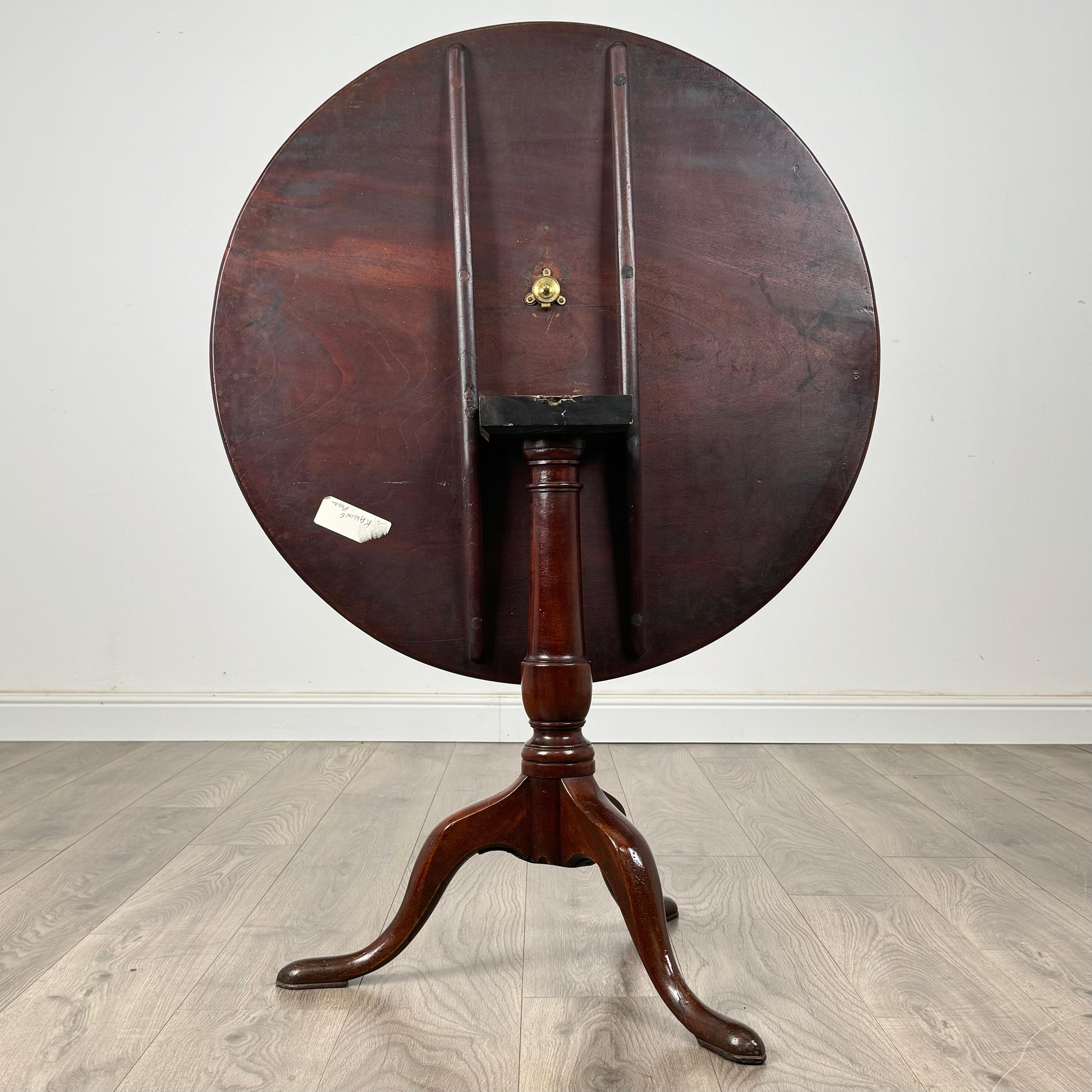 Ancienne table à plateau basculant du 18ème siècle en acajou ( REF AF-3430 ) Bon état - En vente à Ledbury, GB