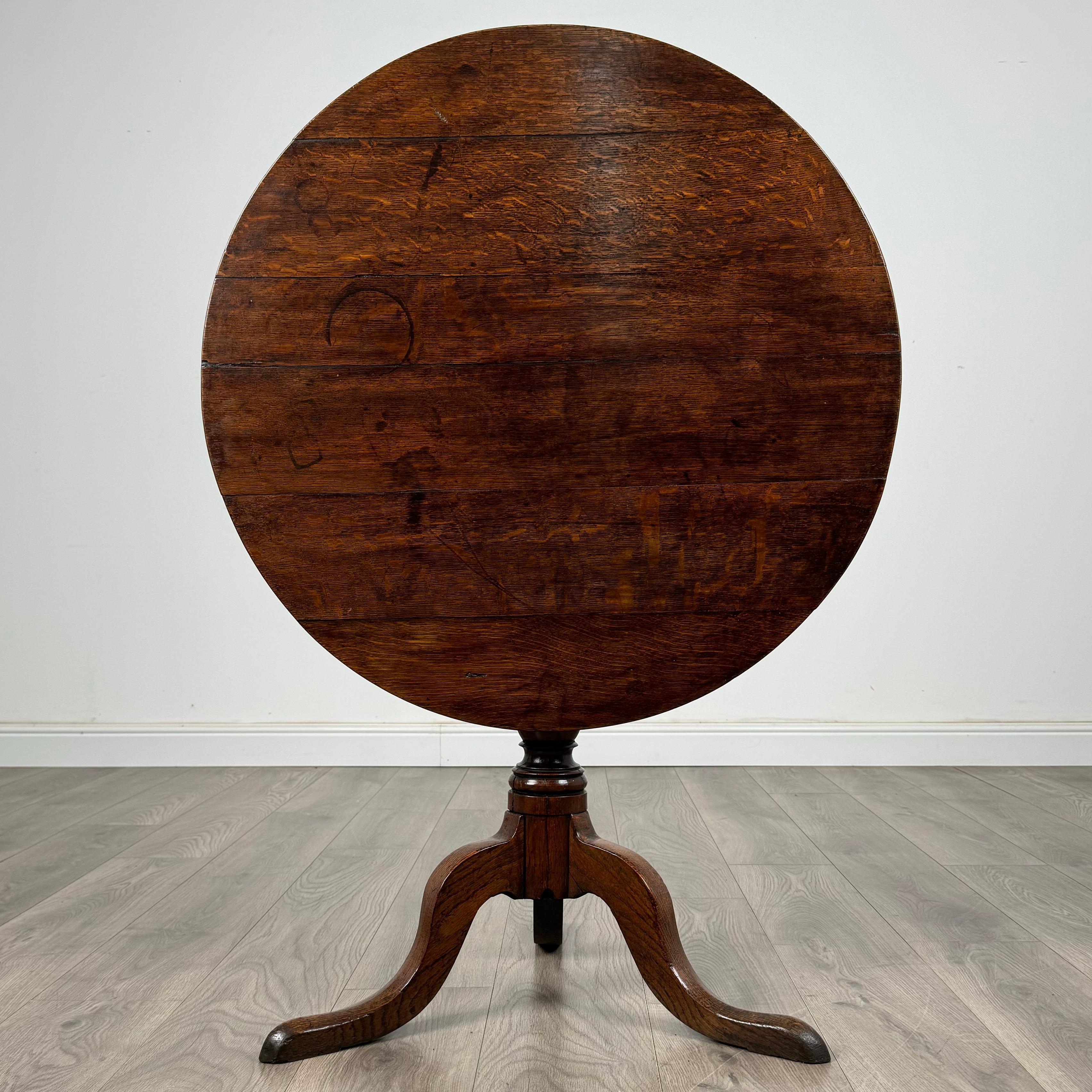 Britannique Ancienne table à plateau basculant du 18ème siècle en chêne (REF AF-3431) en vente