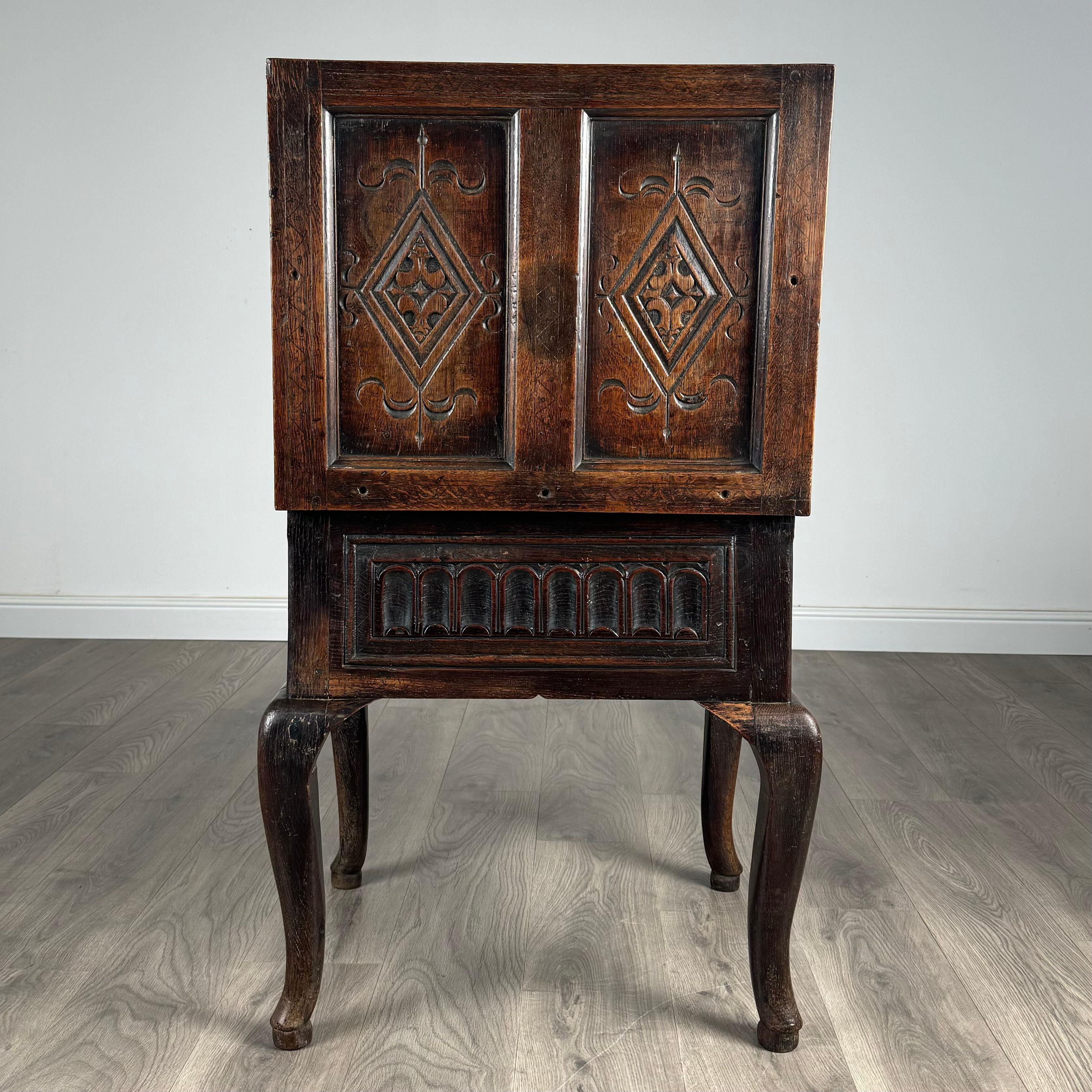 Ancienne boîte inhabituelle du 18ème siècle sur Stand en Oak ( REF AF-3220 ) en vente 8