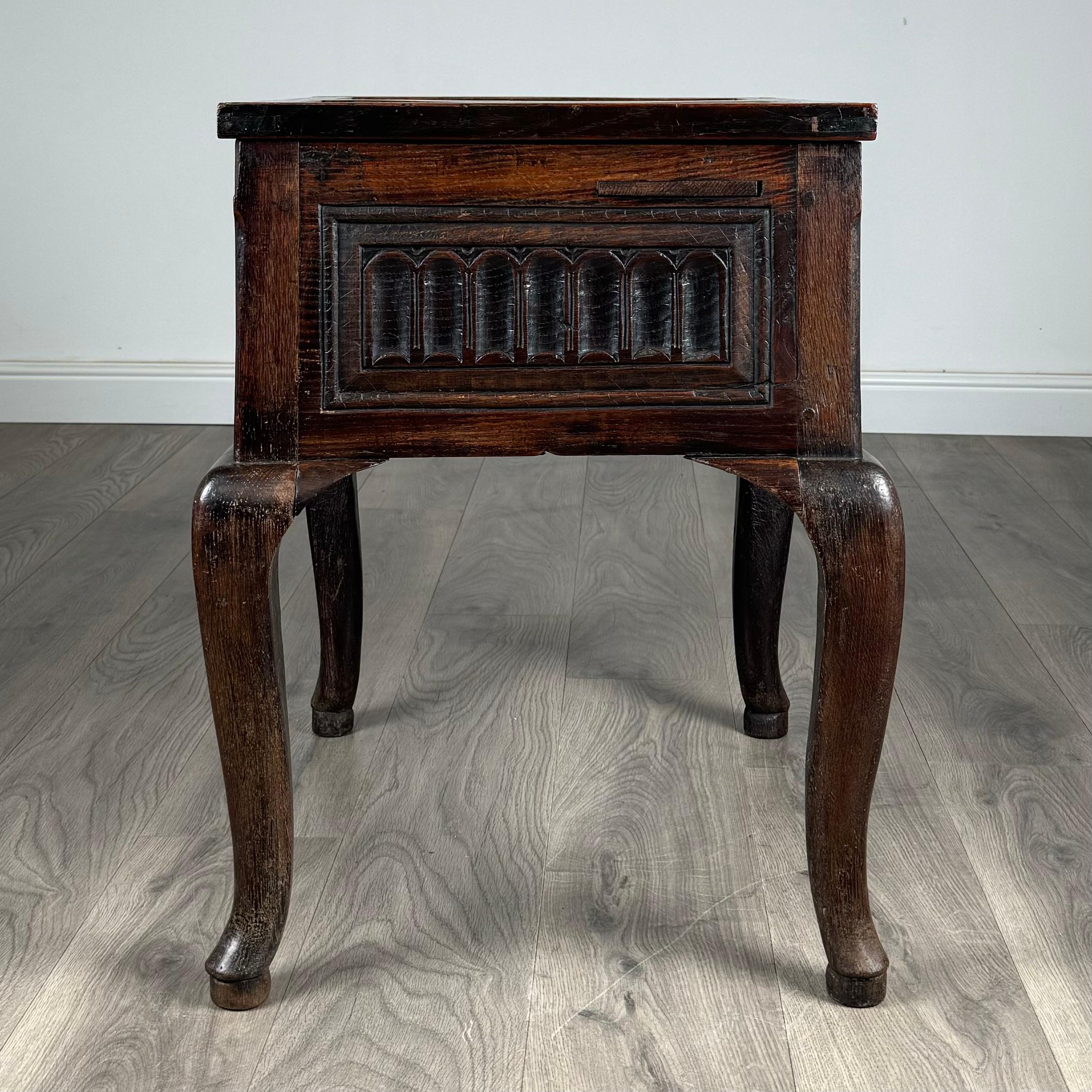 Britannique Ancienne boîte inhabituelle du 18ème siècle sur Stand en Oak ( REF AF-3220 ) en vente