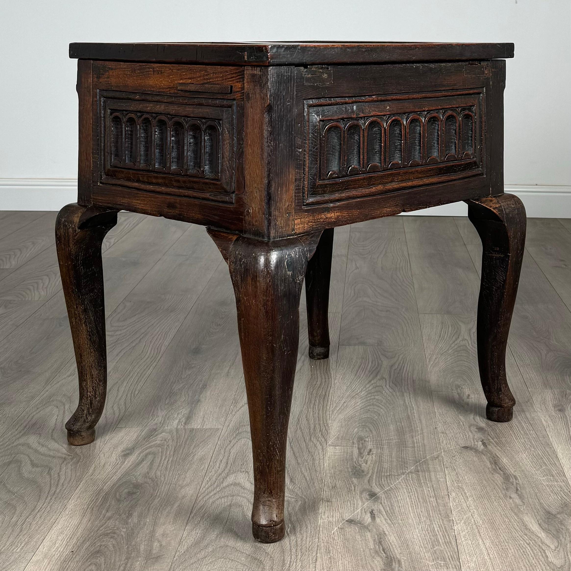 Ancienne boîte inhabituelle du 18ème siècle sur Stand en Oak ( REF AF-3220 ) Bon état - En vente à Ledbury, GB