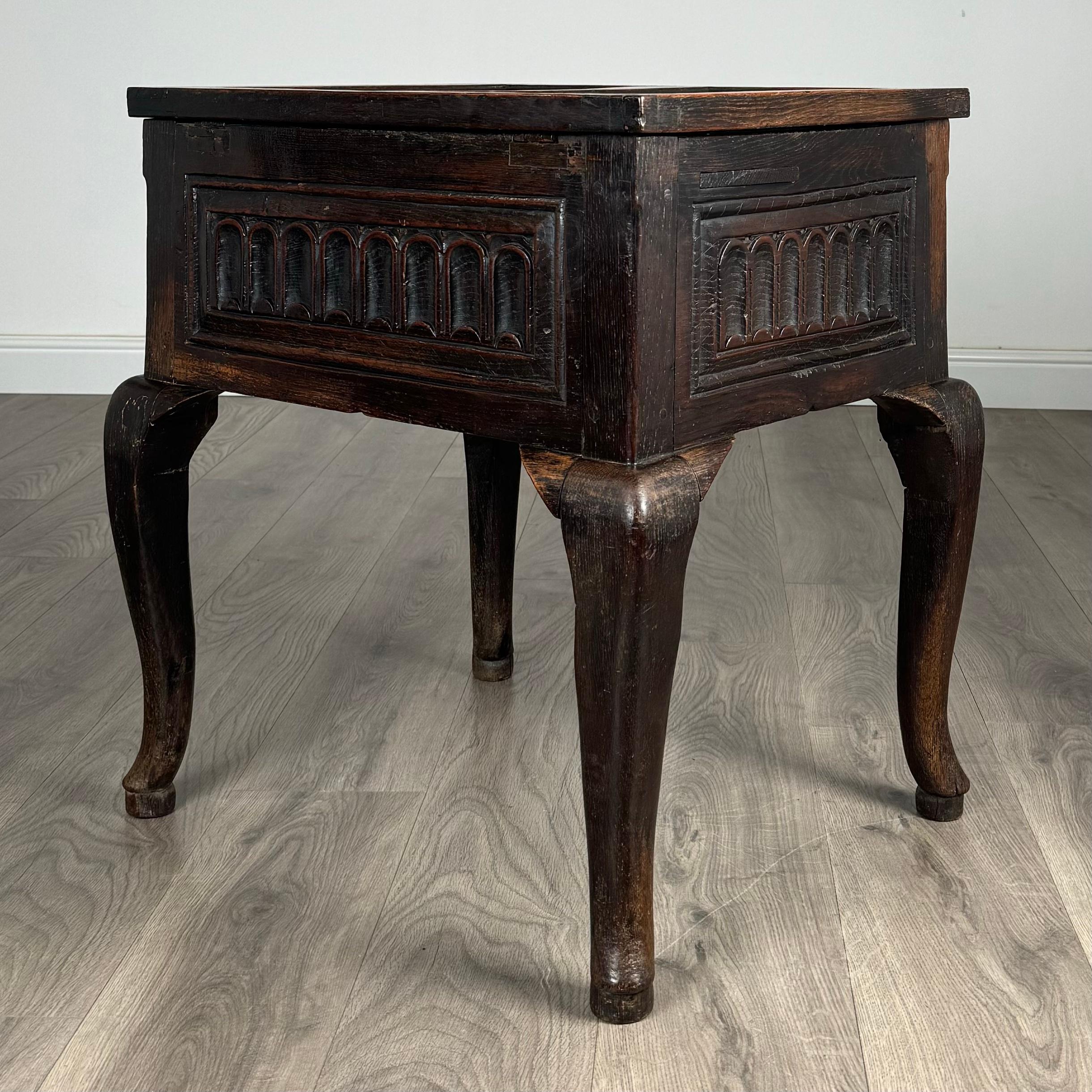 Chêne Ancienne boîte inhabituelle du 18ème siècle sur Stand en Oak ( REF AF-3220 ) en vente