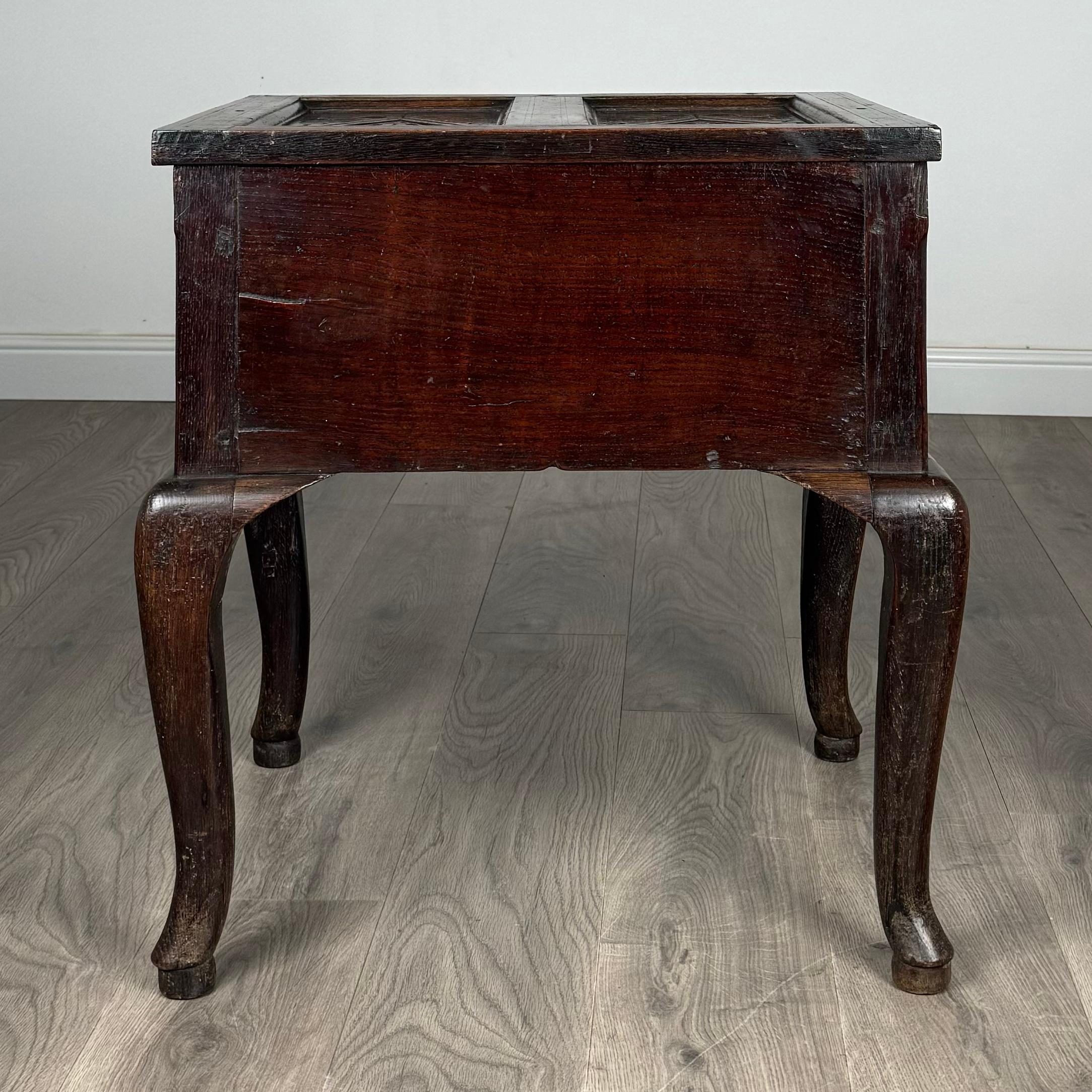 Ancienne boîte inhabituelle du 18ème siècle sur Stand en Oak ( REF AF-3220 ) en vente 3