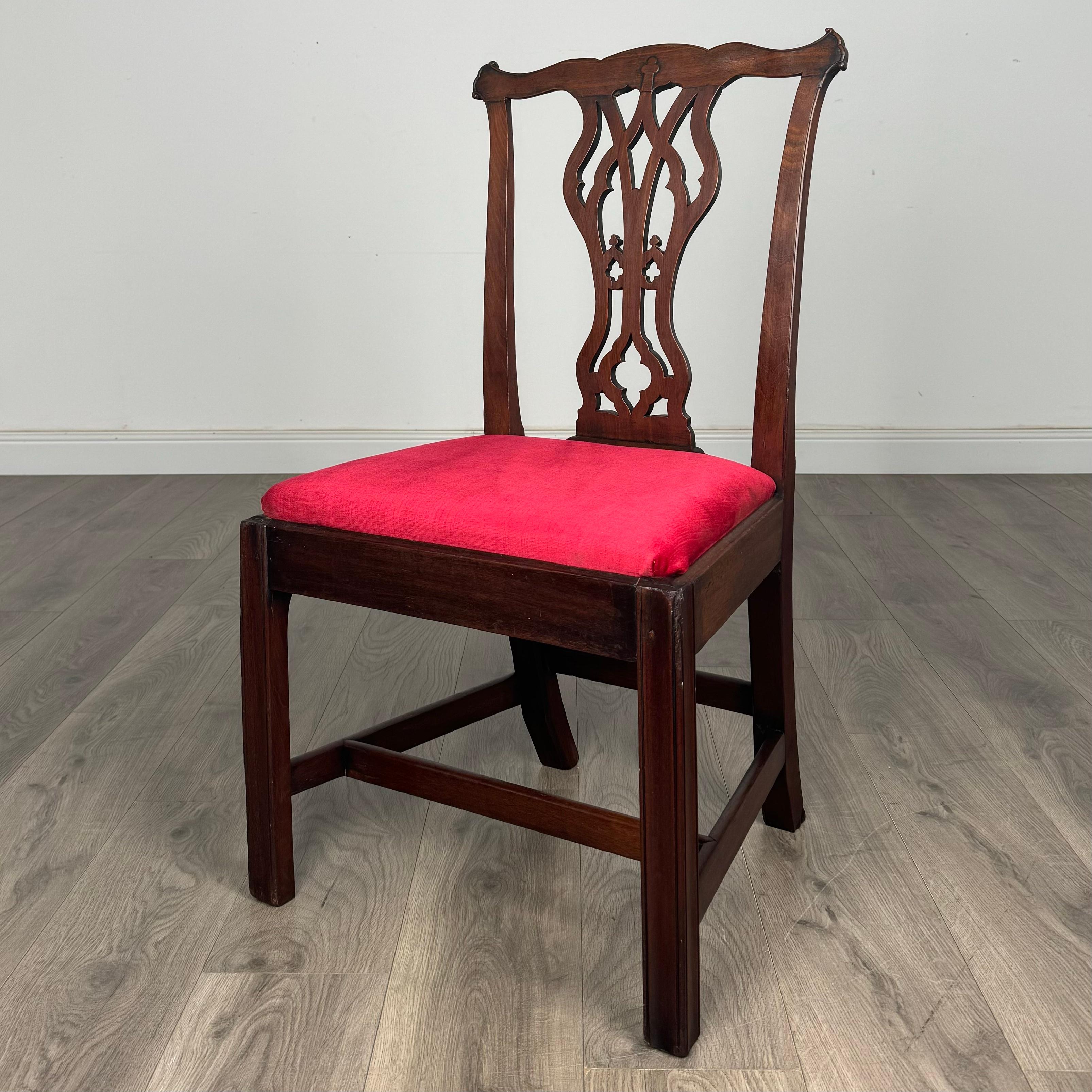 Legno Antico set di 8 sedie da pranzo irlandesi del XVIII secolo ( REF AFS-3457 ) in vendita