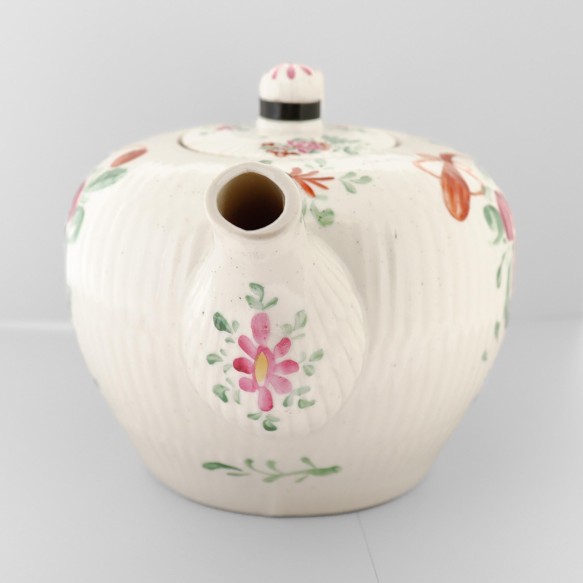 Antike Wallendorf 18. Jahrhundert Deutsche Porzellan Ostfriesische Rose Teekanne im Angebot 4