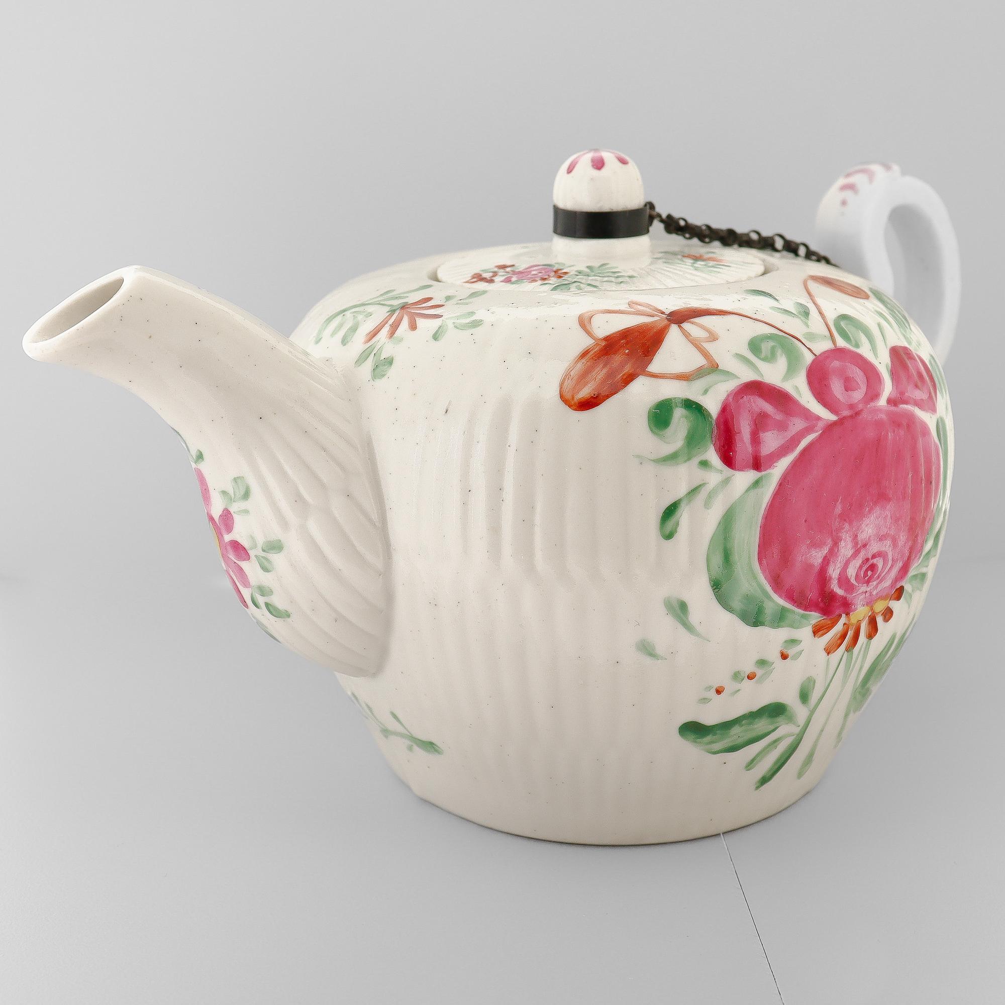 Antike Wallendorf 18. Jahrhundert Deutsche Porzellan Ostfriesische Rose Teekanne im Angebot 5