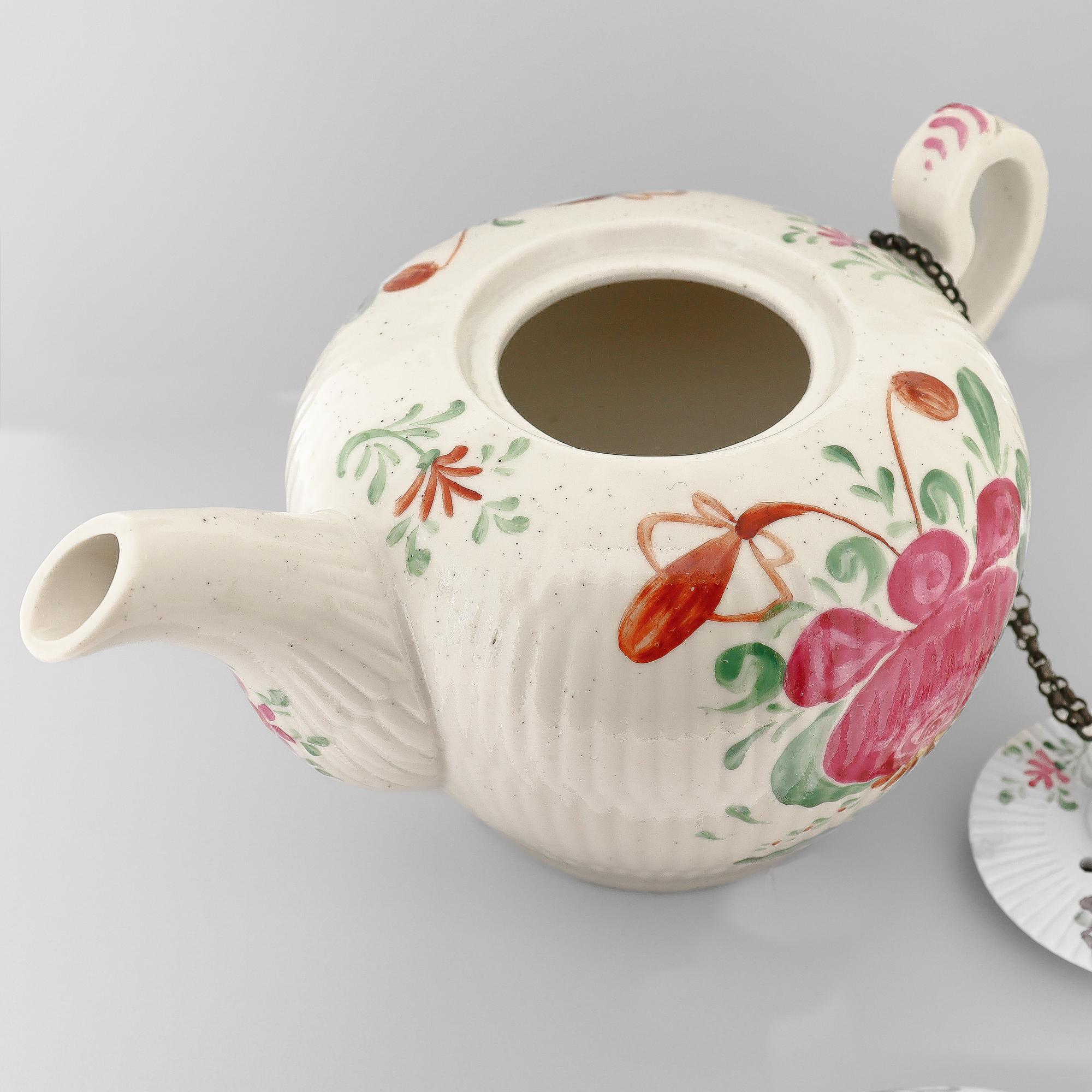 Antike Wallendorf 18. Jahrhundert Deutsche Porzellan Ostfriesische Rose Teekanne im Angebot 7