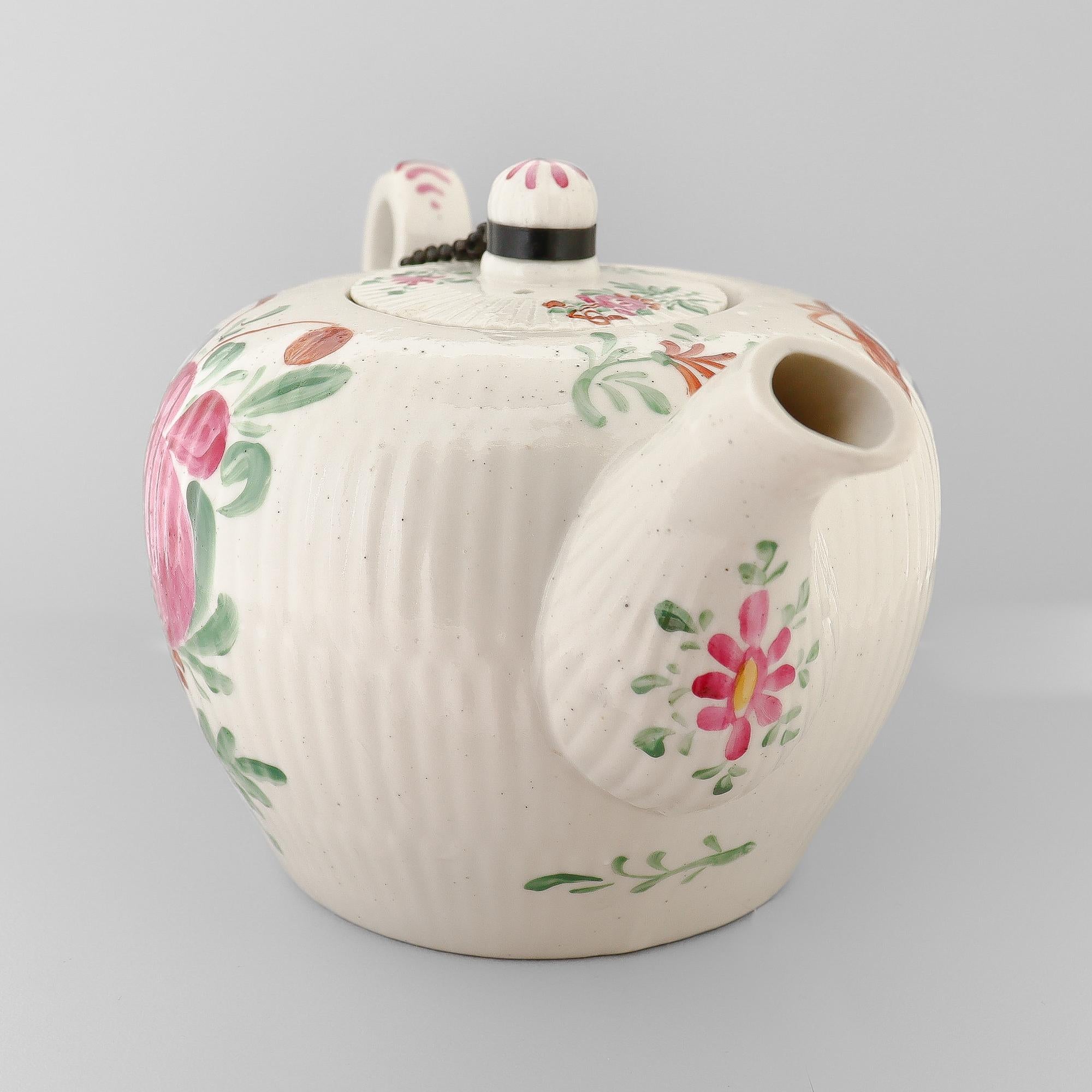 Antike Wallendorf 18. Jahrhundert Deutsche Porzellan Ostfriesische Rose Teekanne im Angebot 3