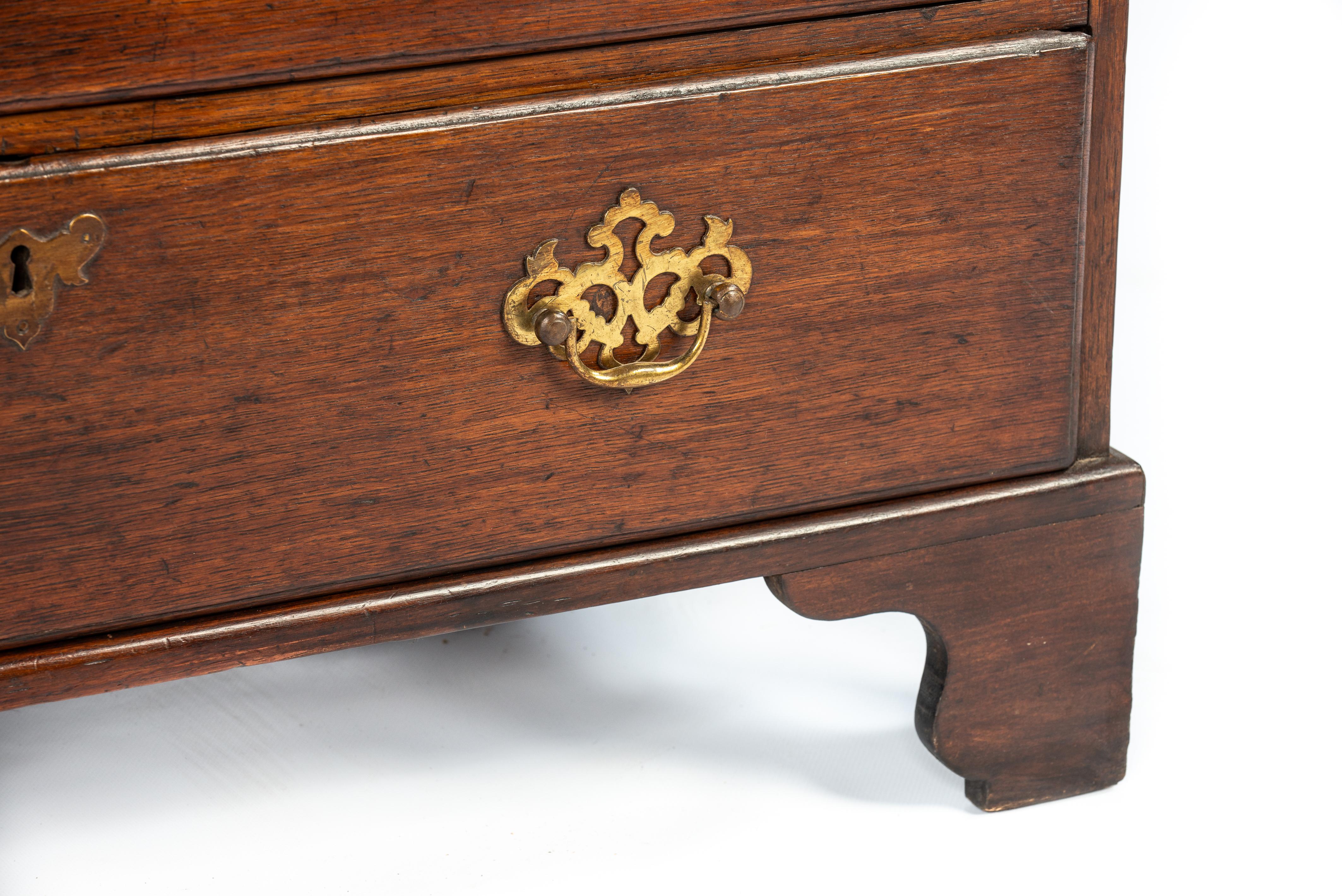 Antique 18th century warm brown English Oak Queen Anne Slant-Front Desk For Sale 3