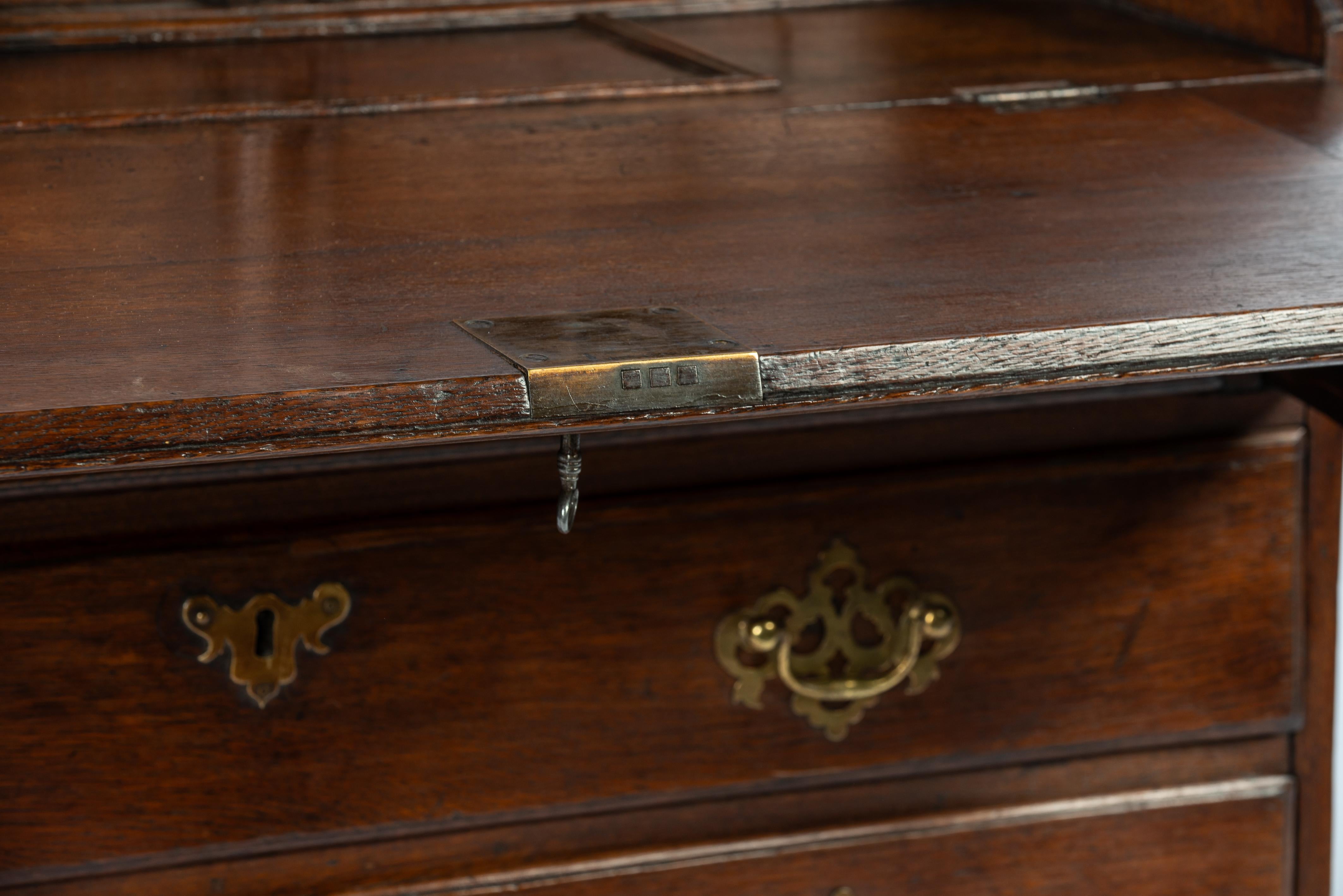 Antique 18th century warm brown English Oak Queen Anne Slant-Front Desk For Sale 4