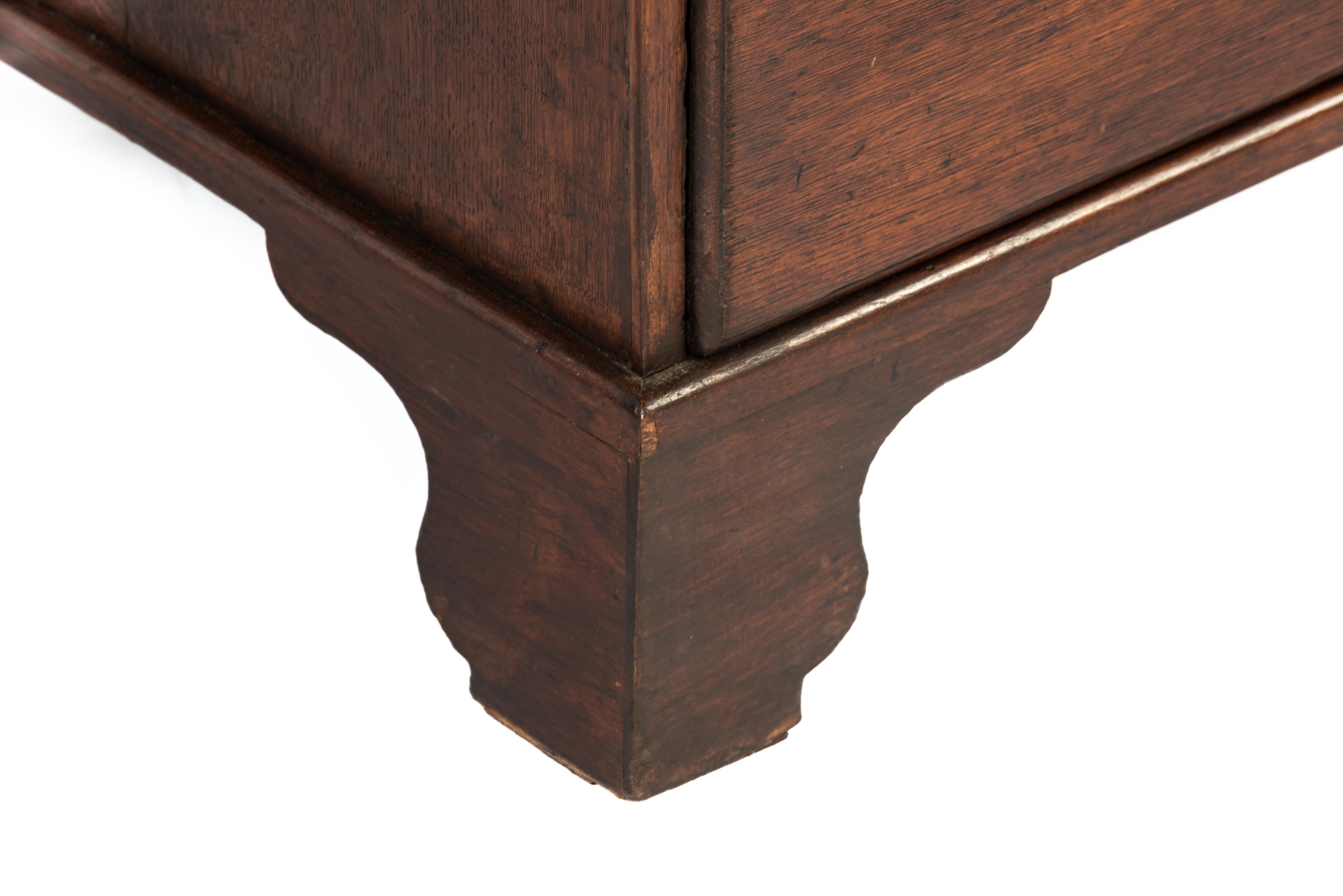 Antique 18th century warm brown English Oak Queen Anne Slant-Front Desk For Sale 5