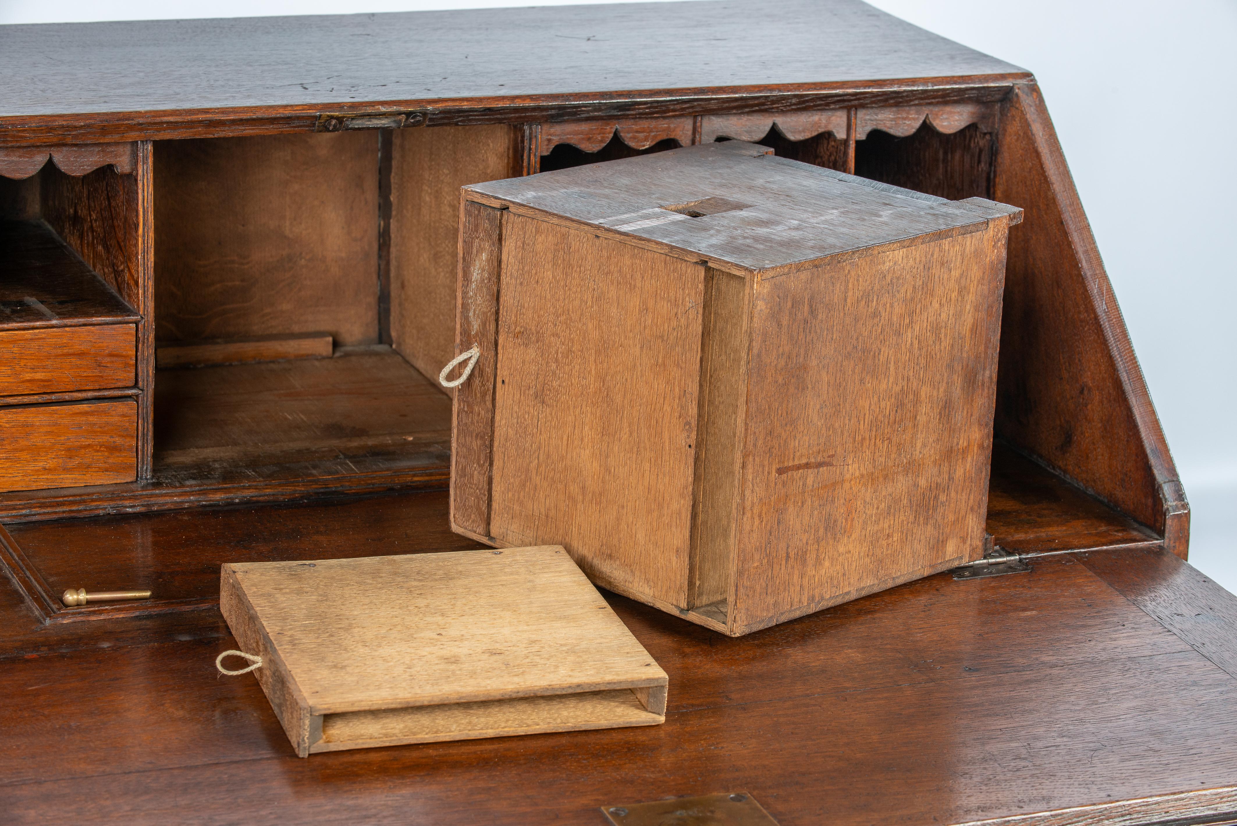 Antike 18. Jahrhundert warm braun Englisch Eiche Queen Anne Schrägstrich Schreibtisch 8