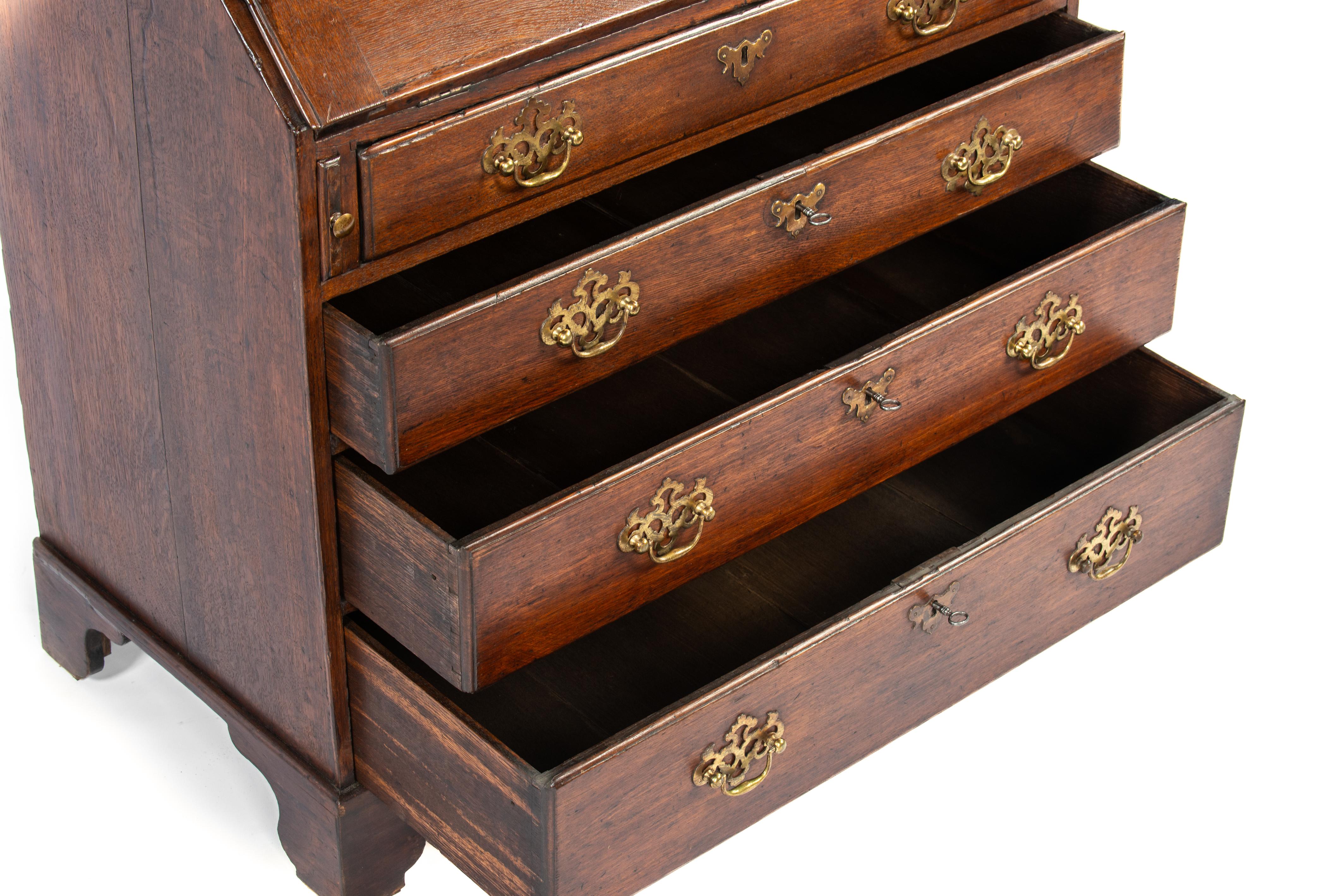 Antique 18th century warm brown English Oak Queen Anne Slant-Front Desk For Sale 12