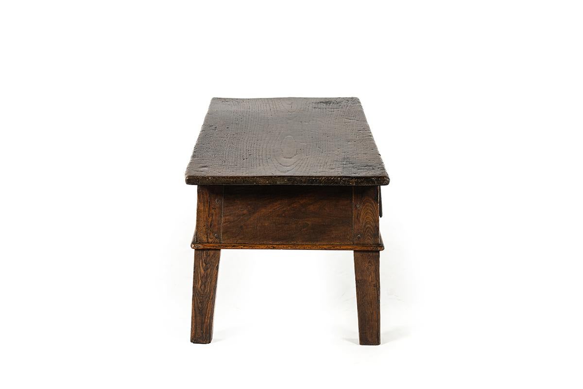 Antiguo siglo XVIII marrón cálido español  mesa de centro de castaño macizo De campo en venta