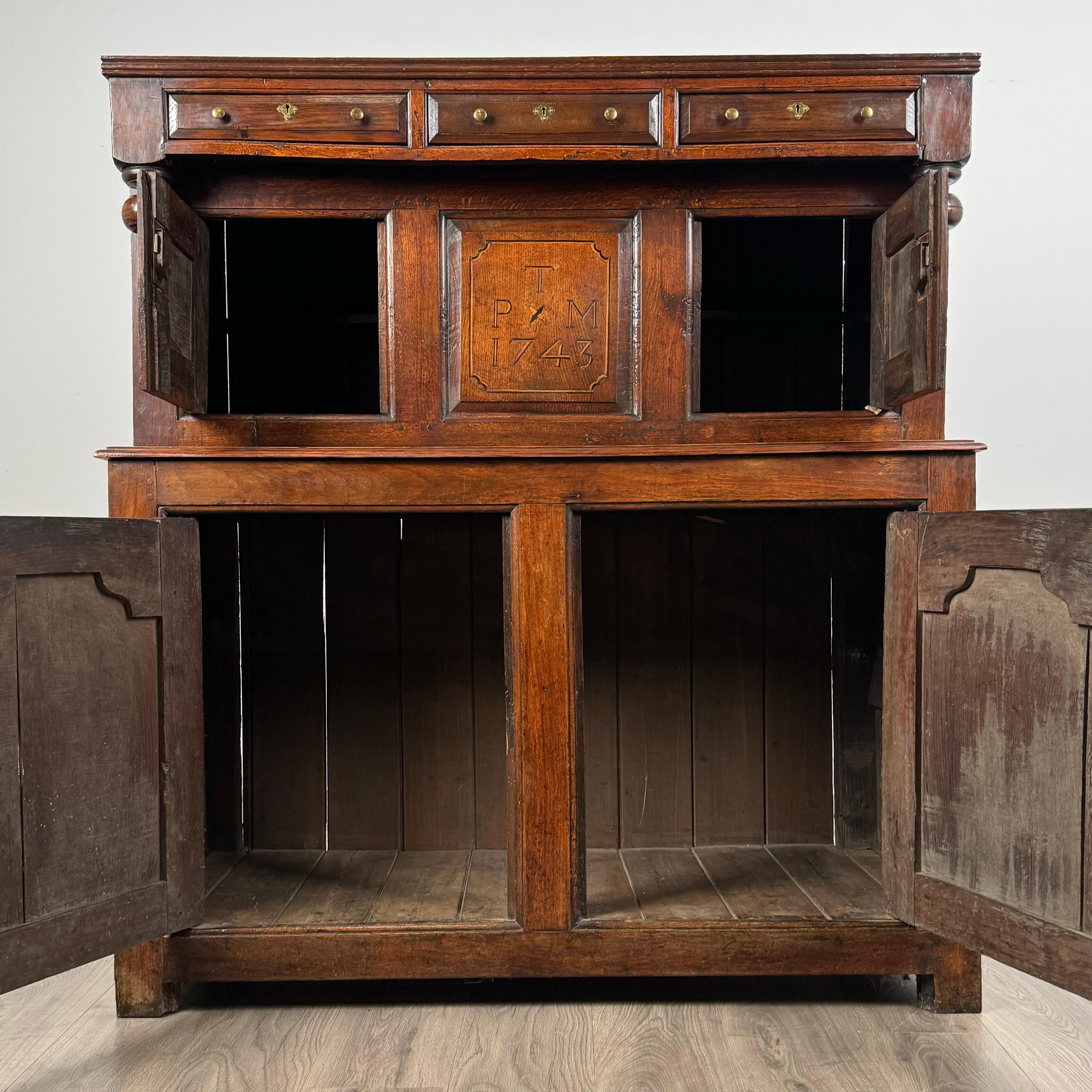 British Antique 18th Century Welsh Deuddarn Cupboard In Oak ( REF AF-3434 ) For Sale