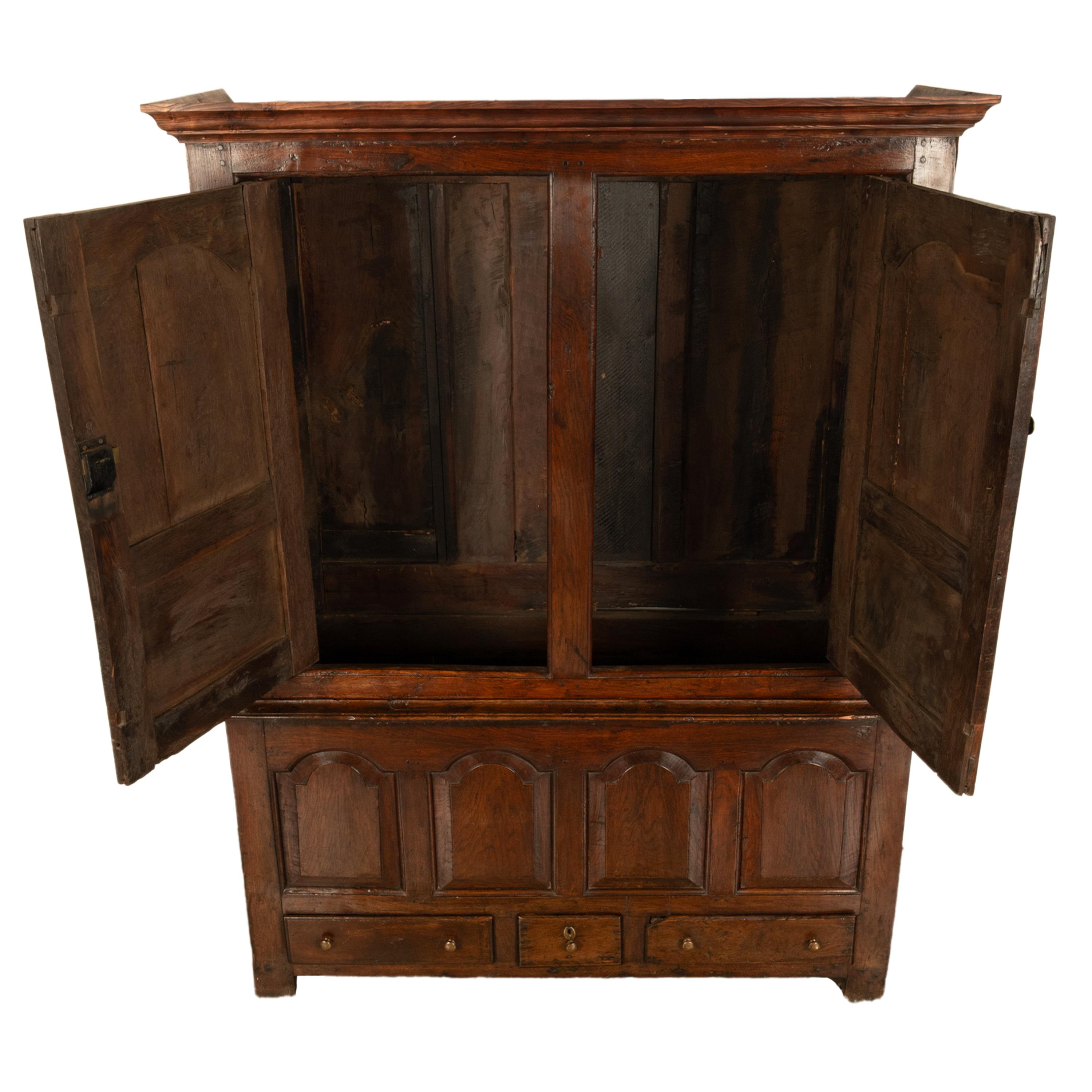 Antico armadio a muro in Oak Oak del 18° secolo 1750 in vendita 2
