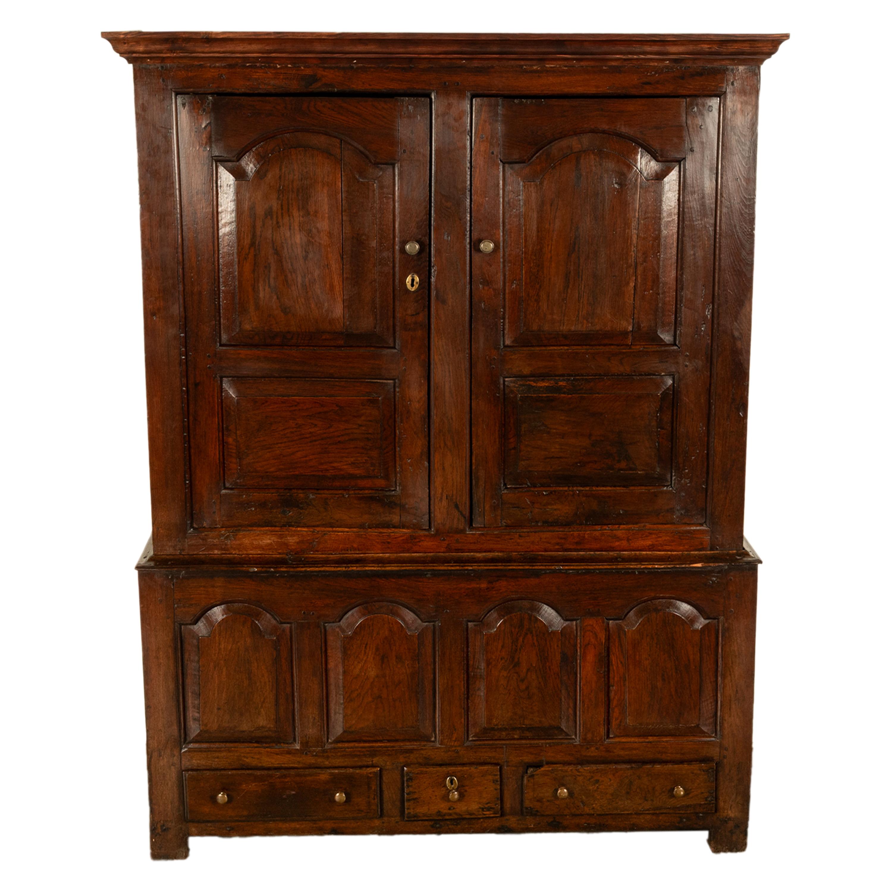 Metà XVIII secolo Antico armadio a muro in Oak Oak del 18° secolo 1750 in vendita