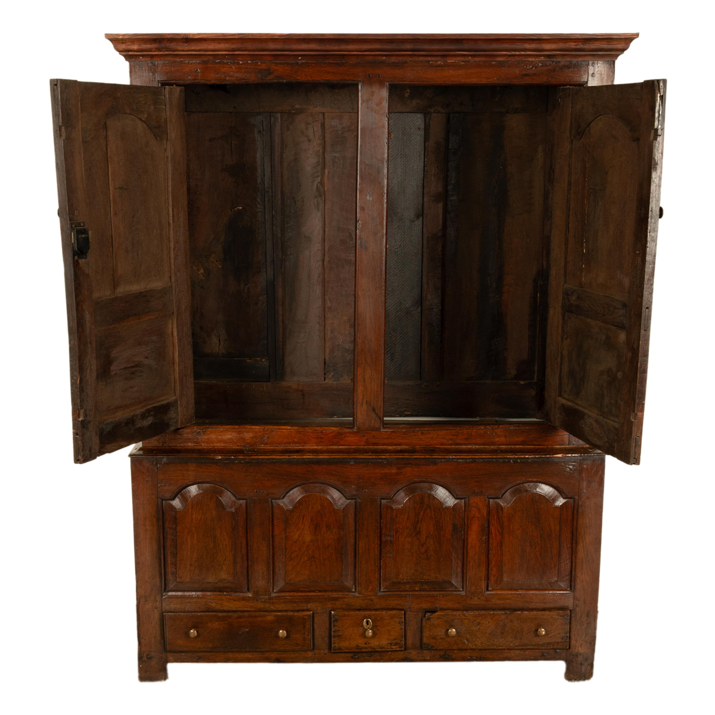 Antico armadio a muro in Oak Oak del 18° secolo 1750 in vendita 1