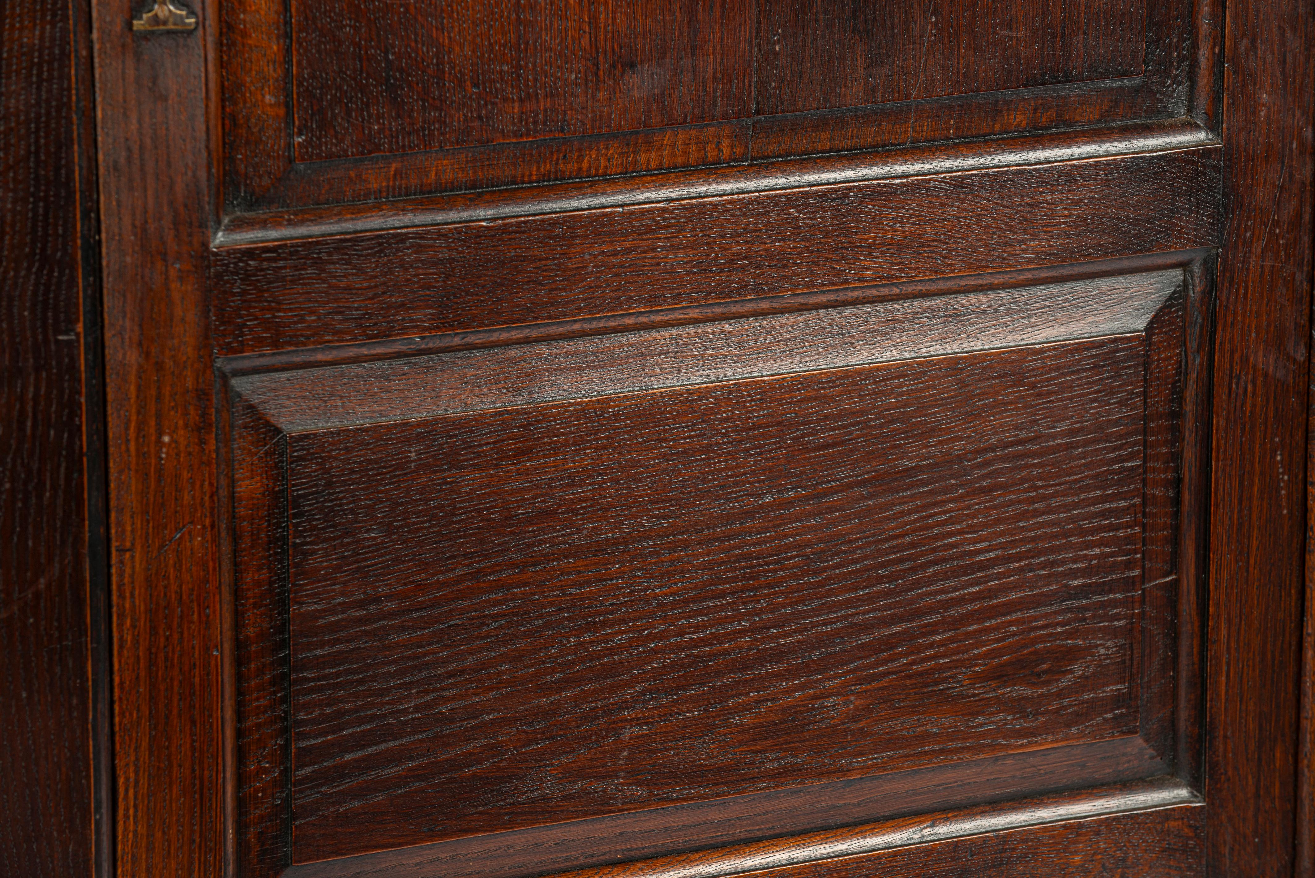 Antiker walisischer Warm Brown Oak Press Livery Housekeepers Cupboard aus dem 18. im Angebot 6