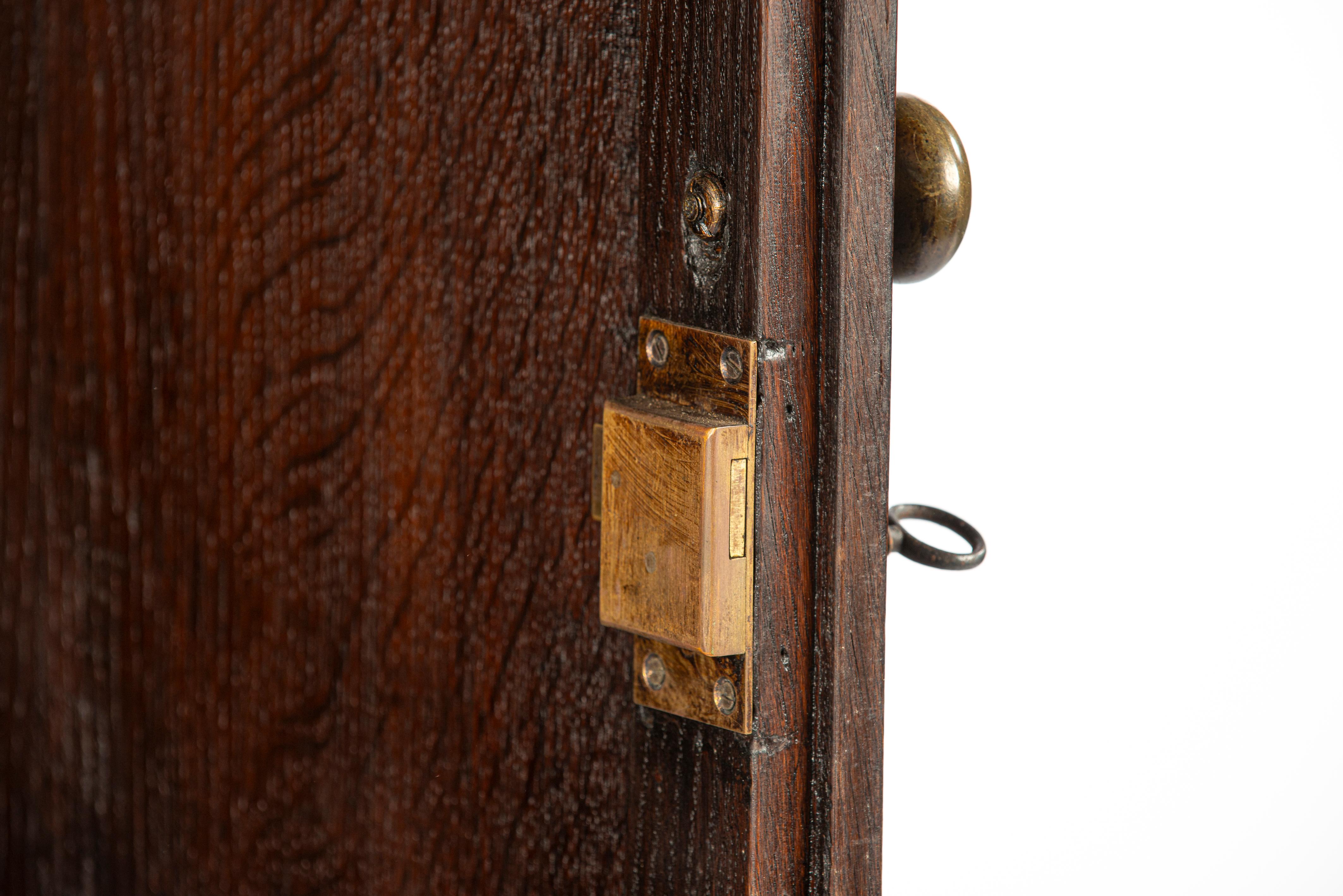 Antiker walisischer Warm Brown Oak Press Livery Housekeepers Cupboard aus dem 18. im Angebot 10