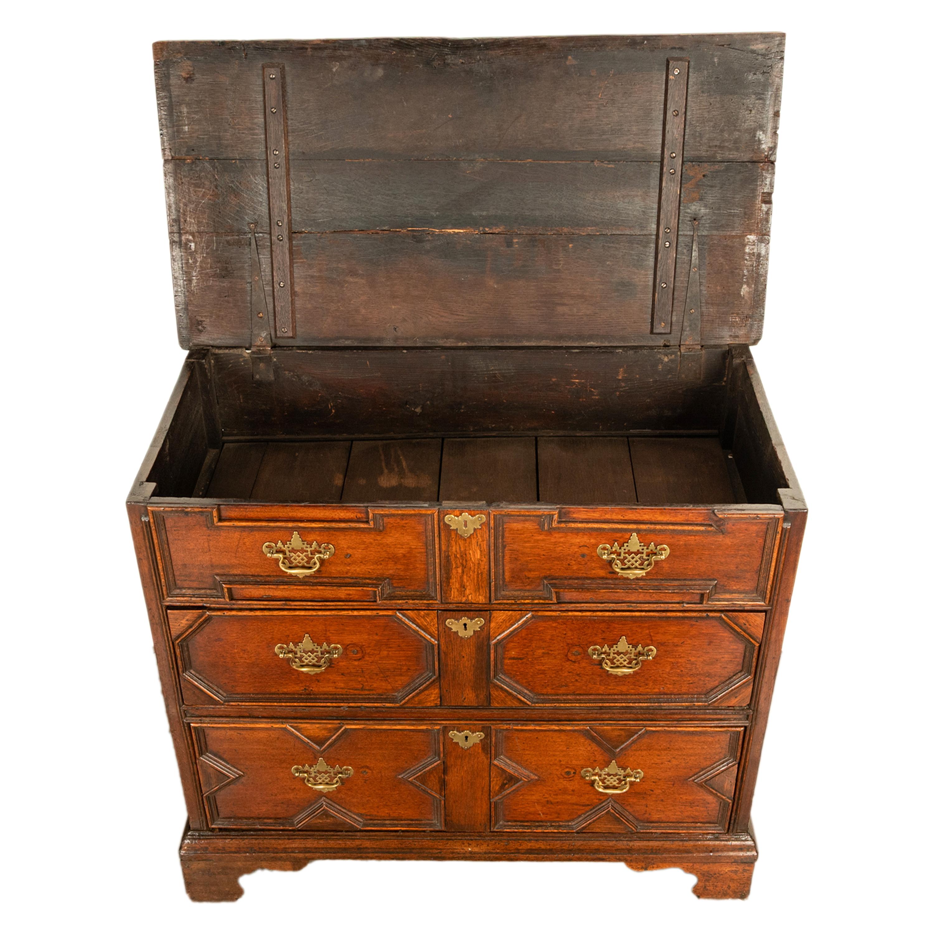 Ancienne commode géométrique William & Mary en chêne du 18ème siècle 1700 en vente 3